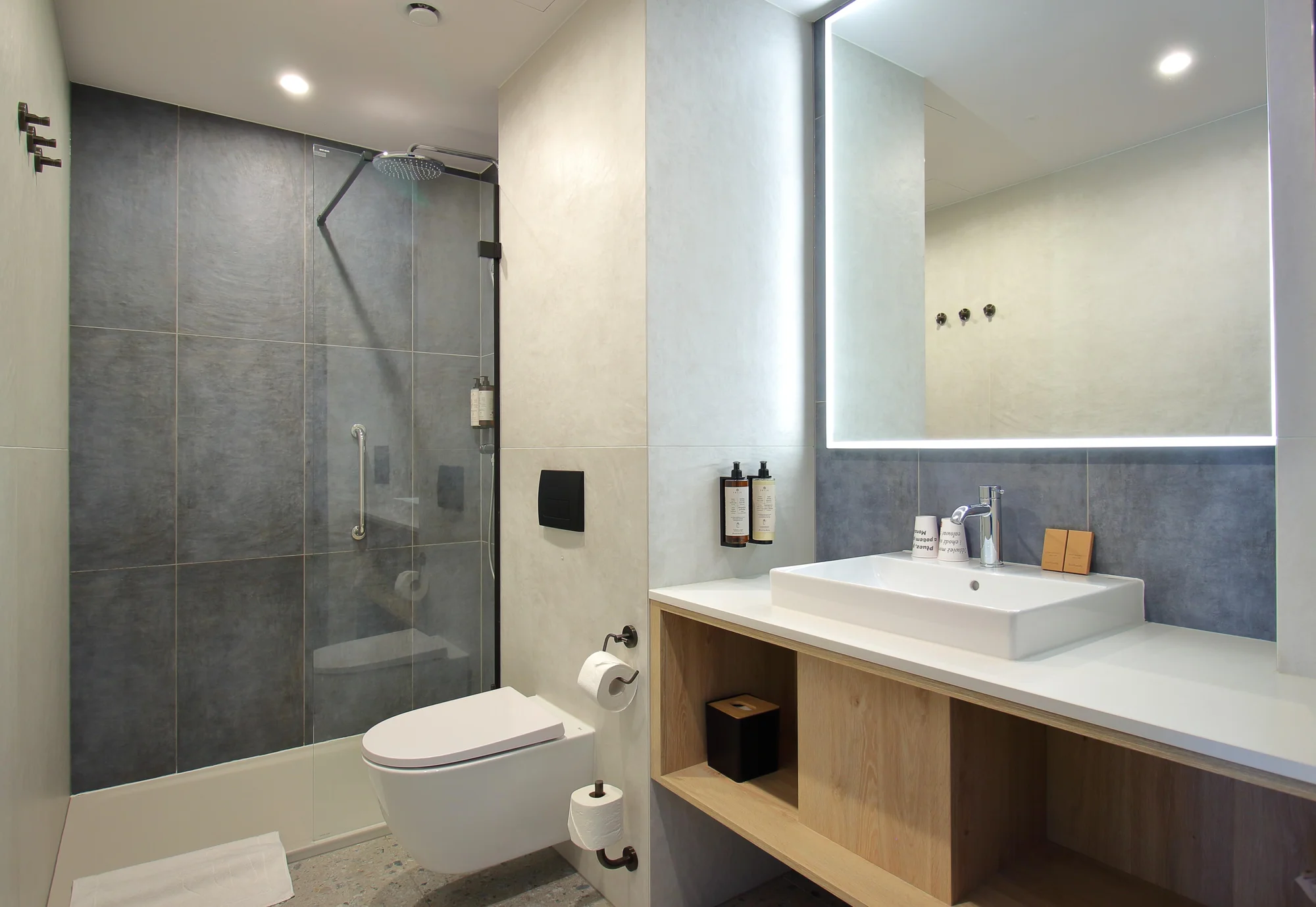 Pobyt v moderním hotelu v Sopotech: snídaně, památky a na pláž 2 km