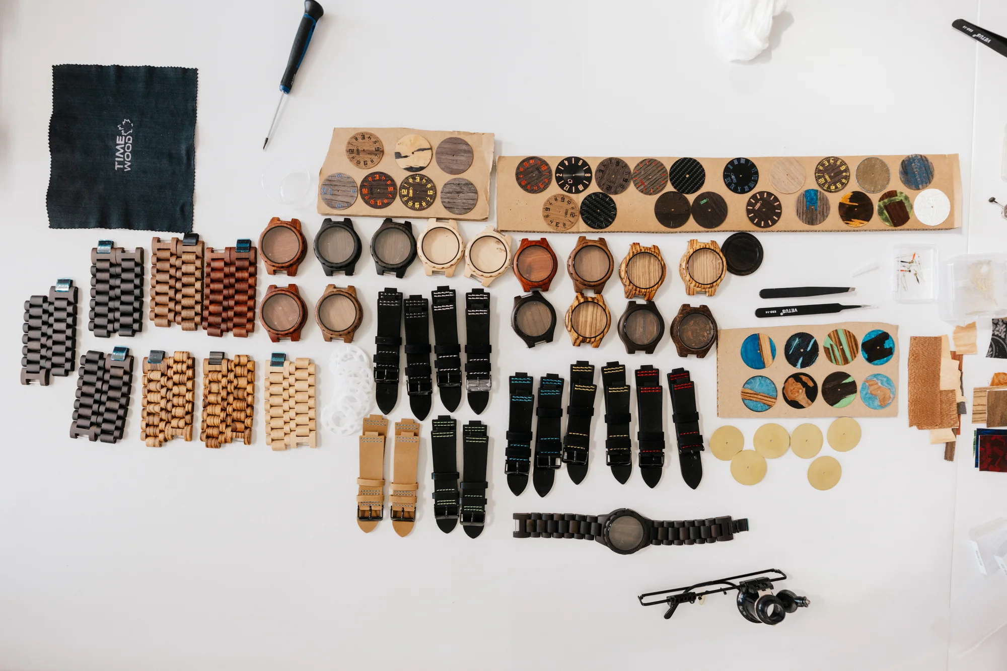 Workshop výroby hodinek TimeWood pro 1 nebo 2 osoby v Praze či Ostravě