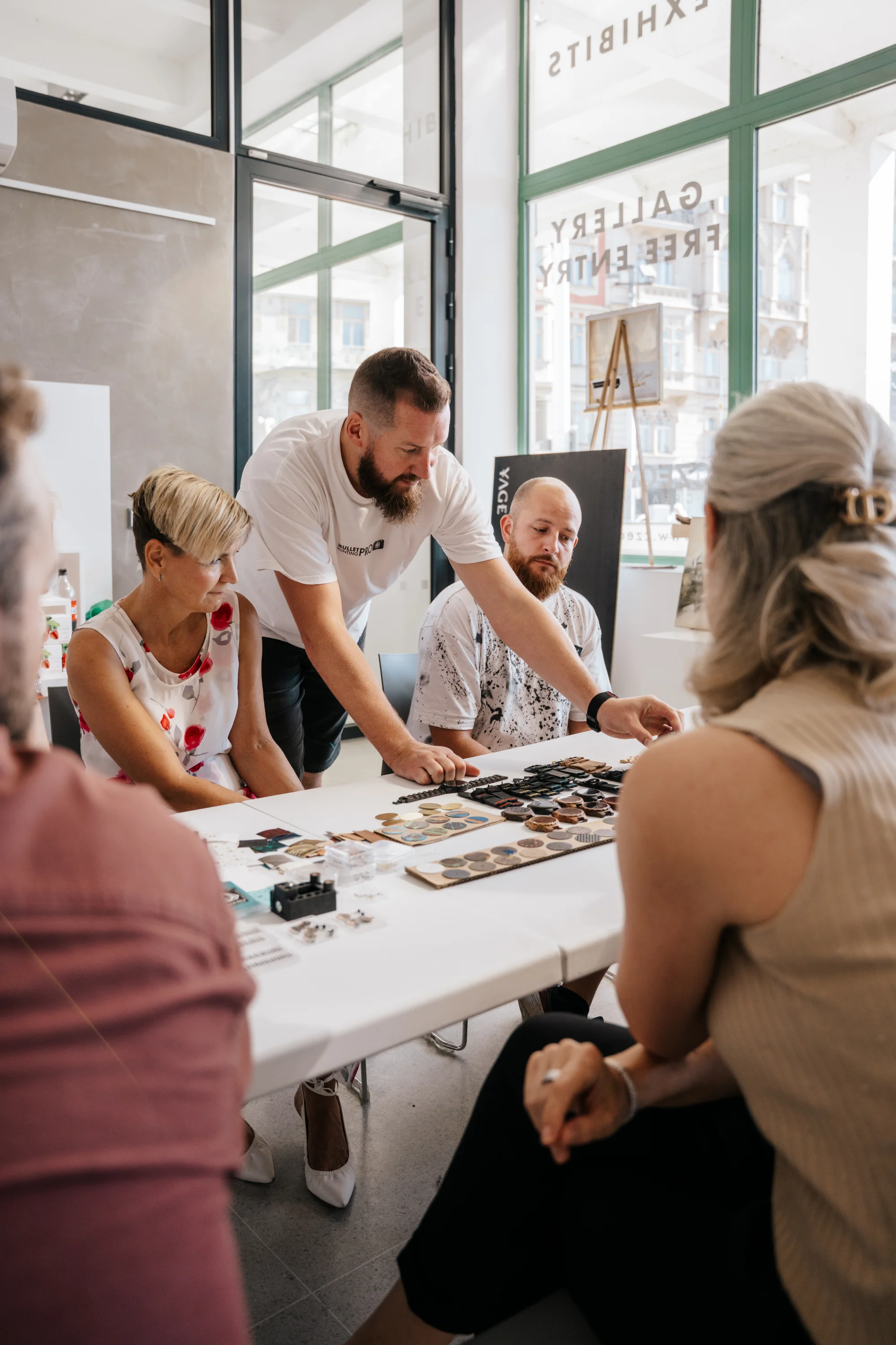 Workshop výroby hodinek TimeWood pro 1 nebo 2 osoby v Praze či Ostravě