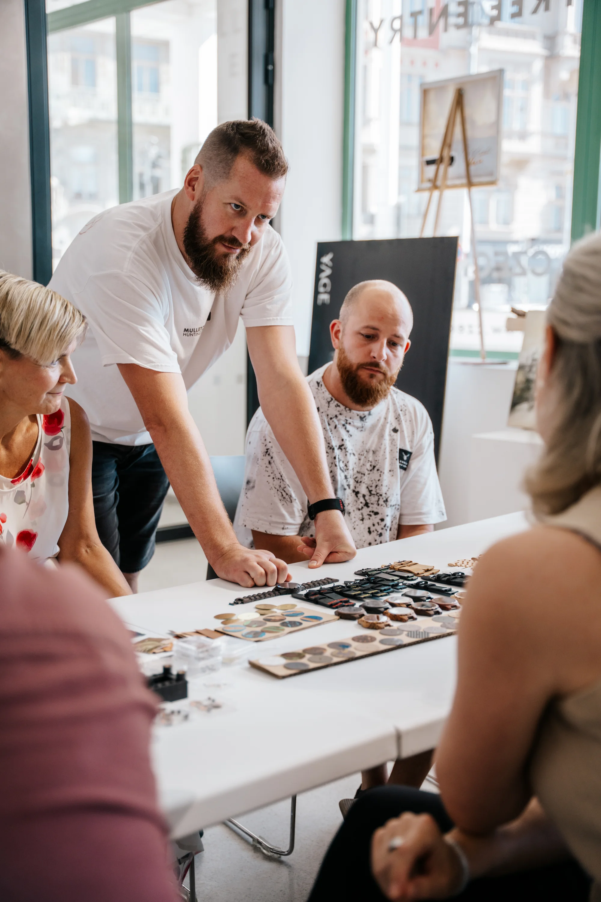 Workshop výroby hodinek TimeWood pro 1 nebo 2 osoby v Praze či Ostravě