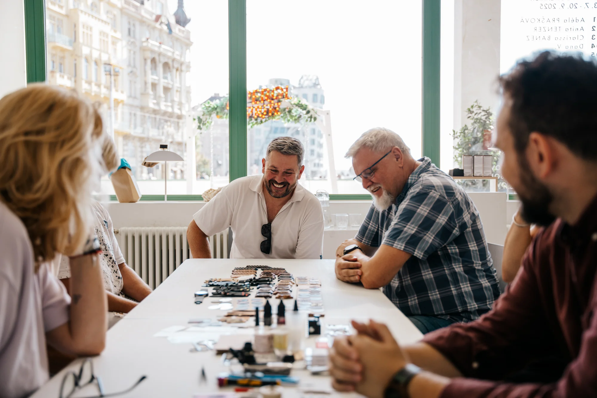 Workshop výroby hodinek TimeWood pro 1 nebo 2 osoby v Praze či Ostravě