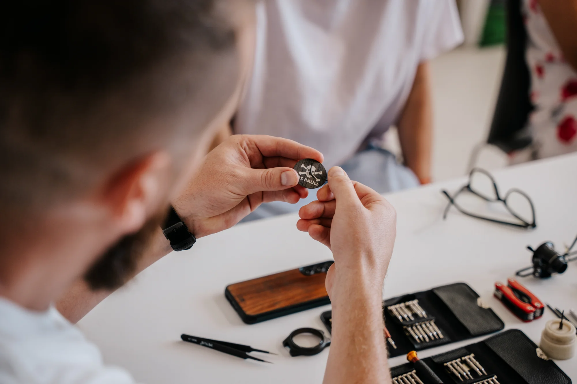 Workshop výroby hodinek TimeWood pro 1 nebo 2 osoby v Praze či Ostravě