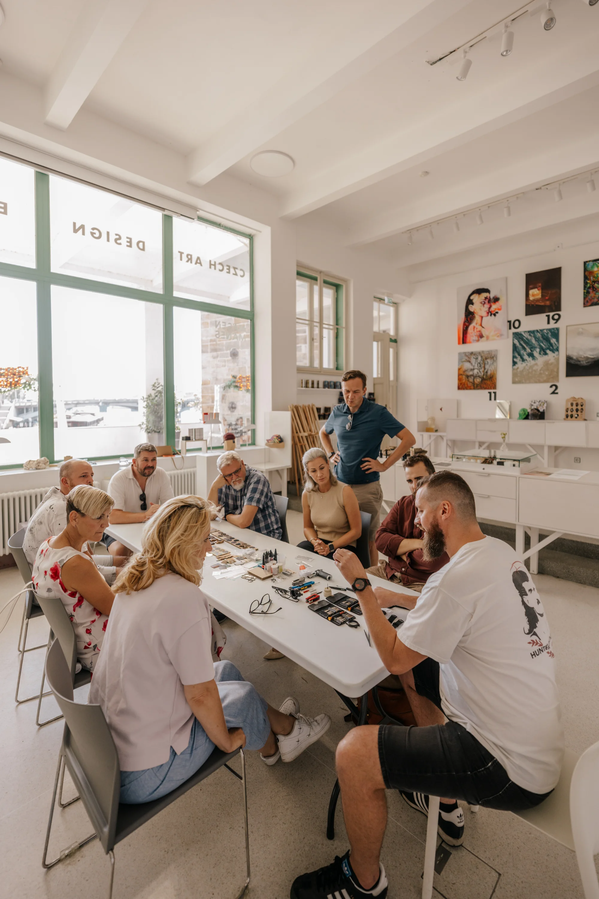 Workshop výroby hodinek TimeWood pro 1 nebo 2 osoby v Praze či Ostravě