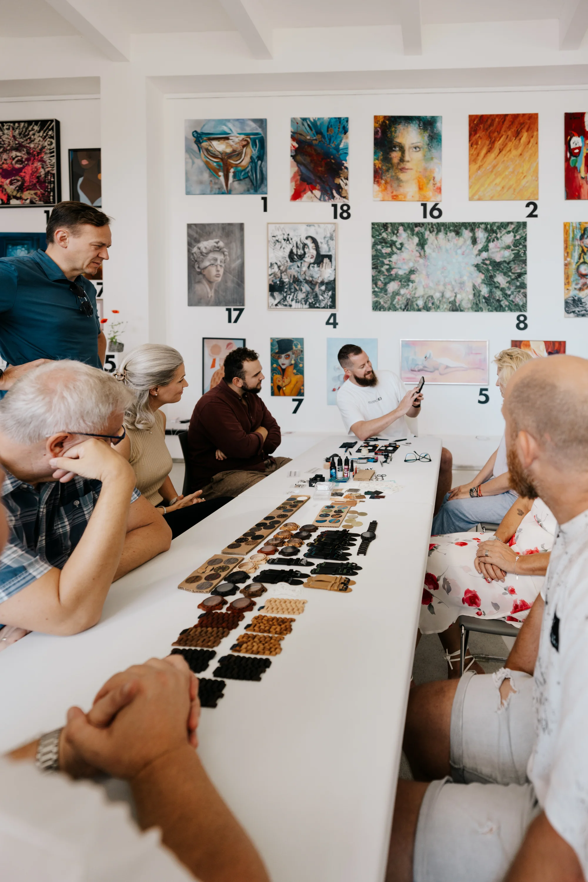 Workshop výroby hodinek TimeWood pro 1 nebo 2 osoby v Praze či Ostravě