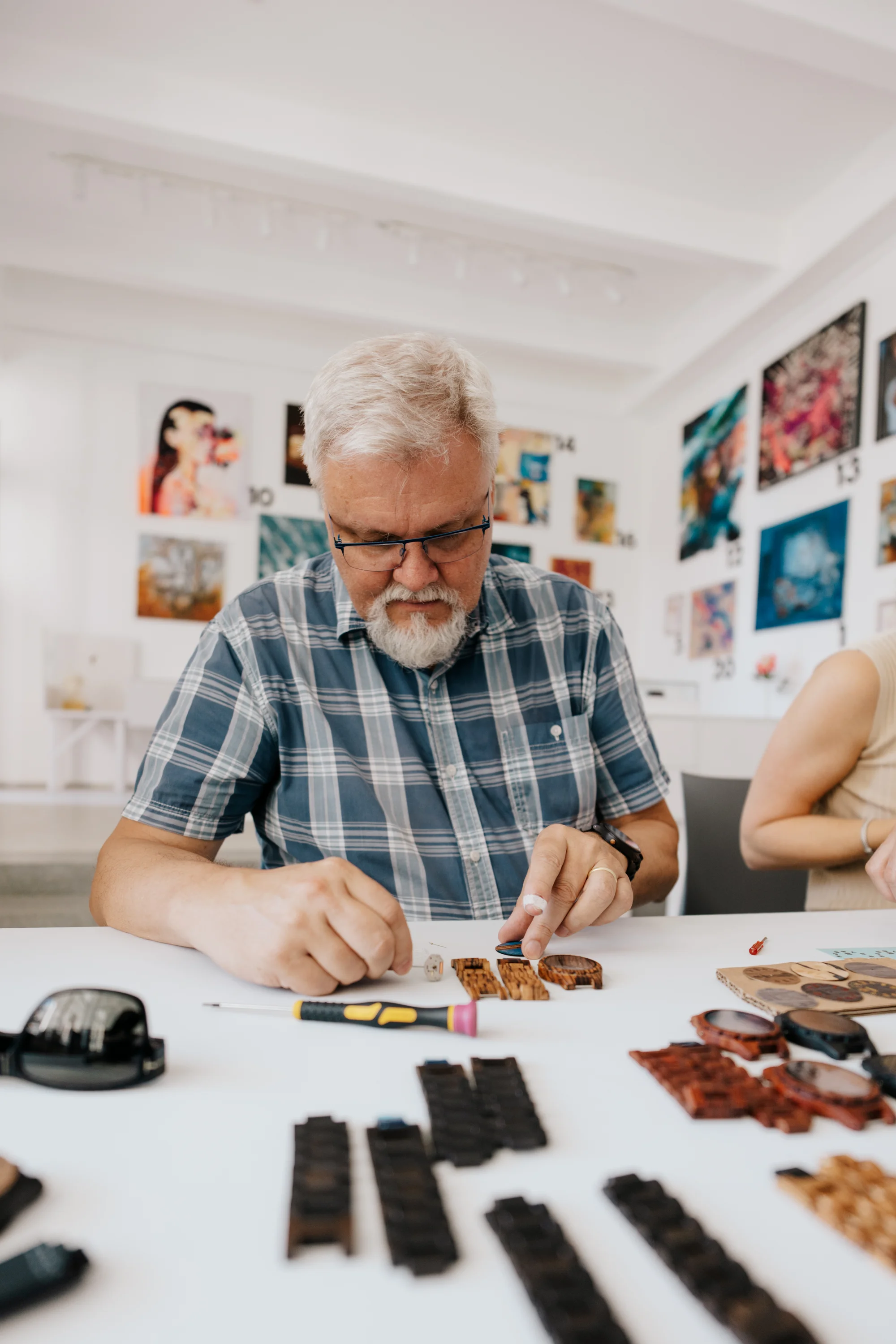 Workshop výroby hodinek TimeWood pro 1 nebo 2 osoby v Praze či Ostravě