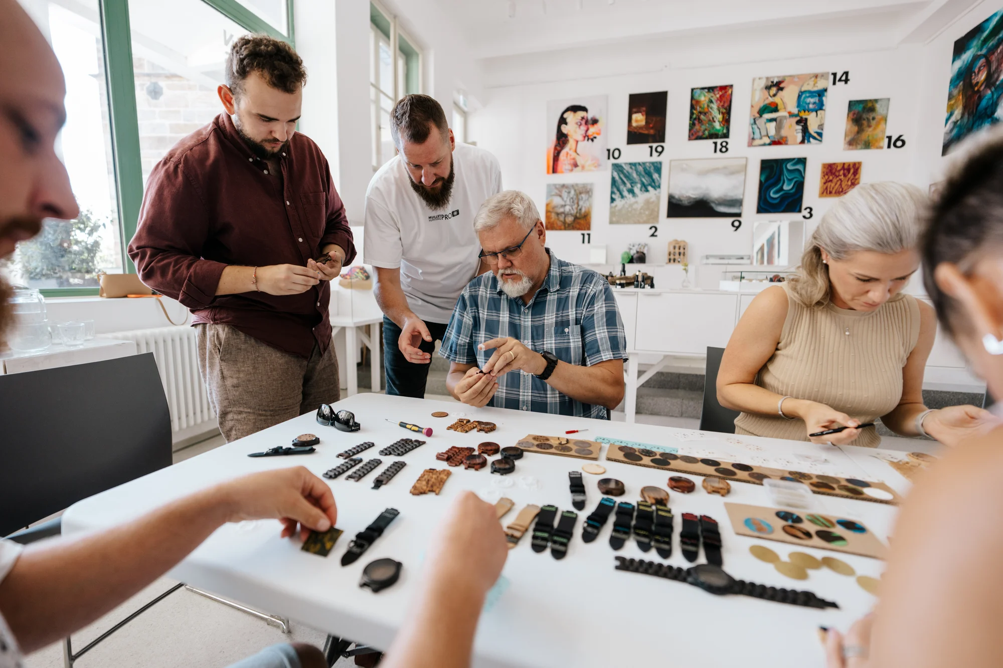 Workshop výroby hodinek TimeWood pro 1 nebo 2 osoby v Praze či Ostravě