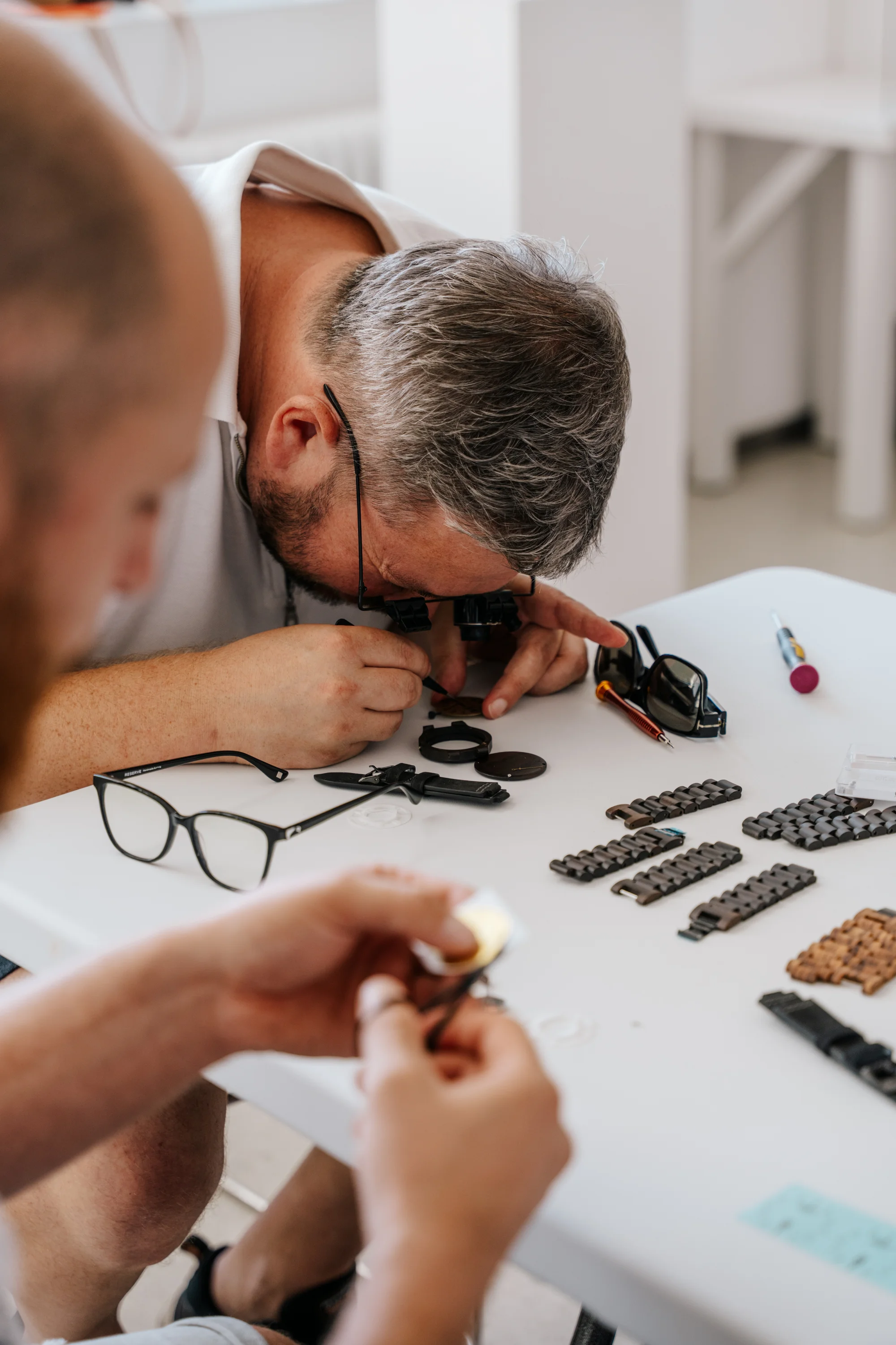 Workshop výroby hodinek TimeWood pro 1 nebo 2 osoby v Praze či Ostravě