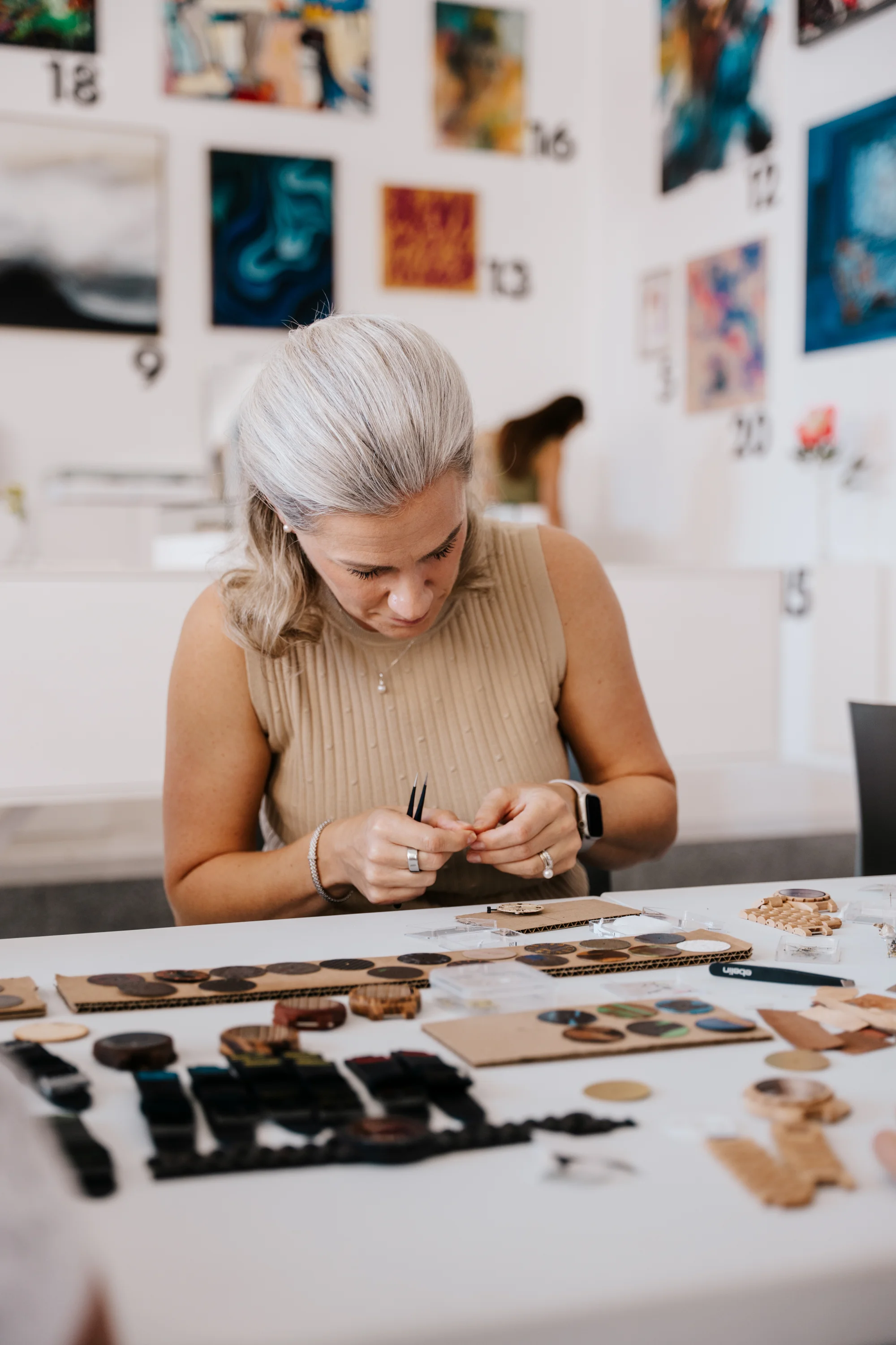 Workshop výroby hodinek TimeWood pro 1 nebo 2 osoby v Praze či Ostravě