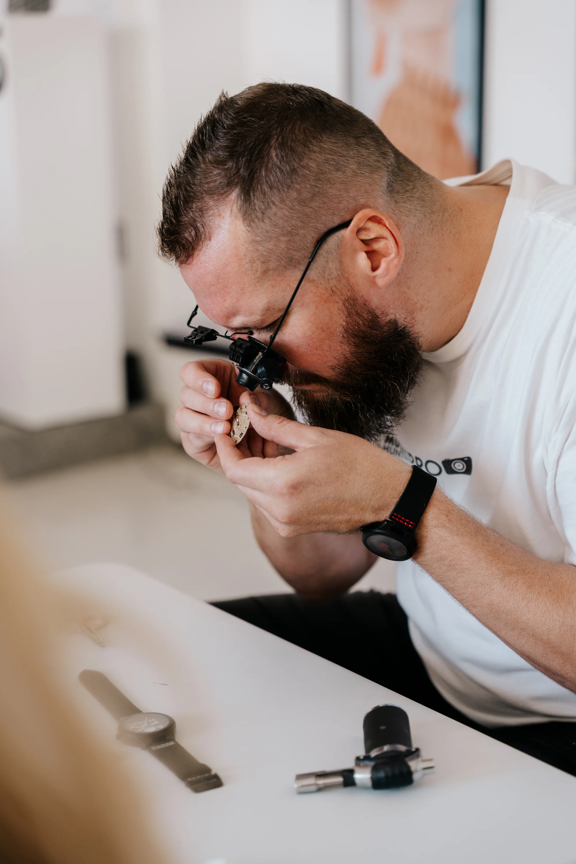 Workshop výroby hodinek TimeWood pro 1 nebo 2 osoby v Praze či Ostravě