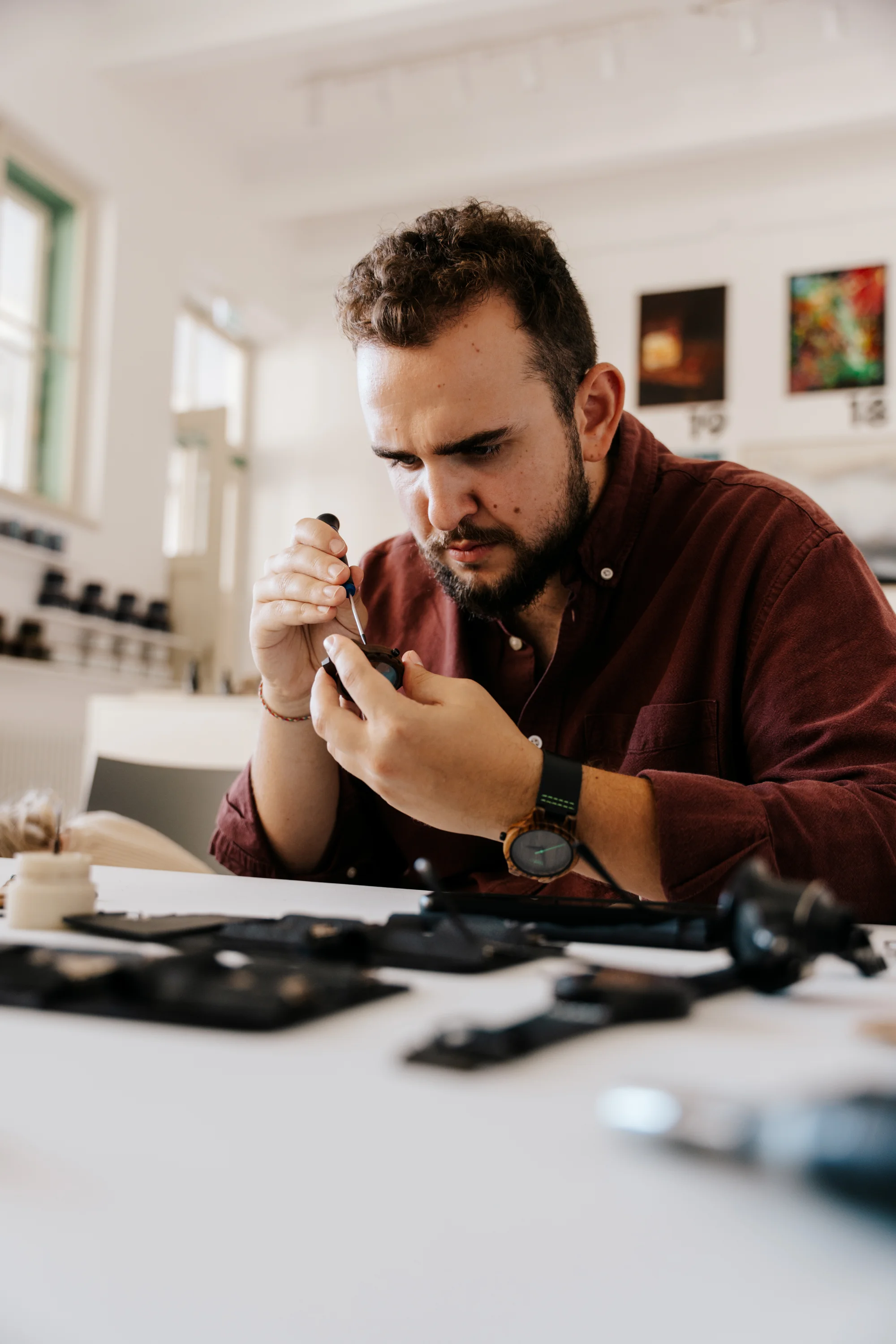 Workshop výroby hodinek TimeWood pro 1 nebo 2 osoby v Praze či Ostravě