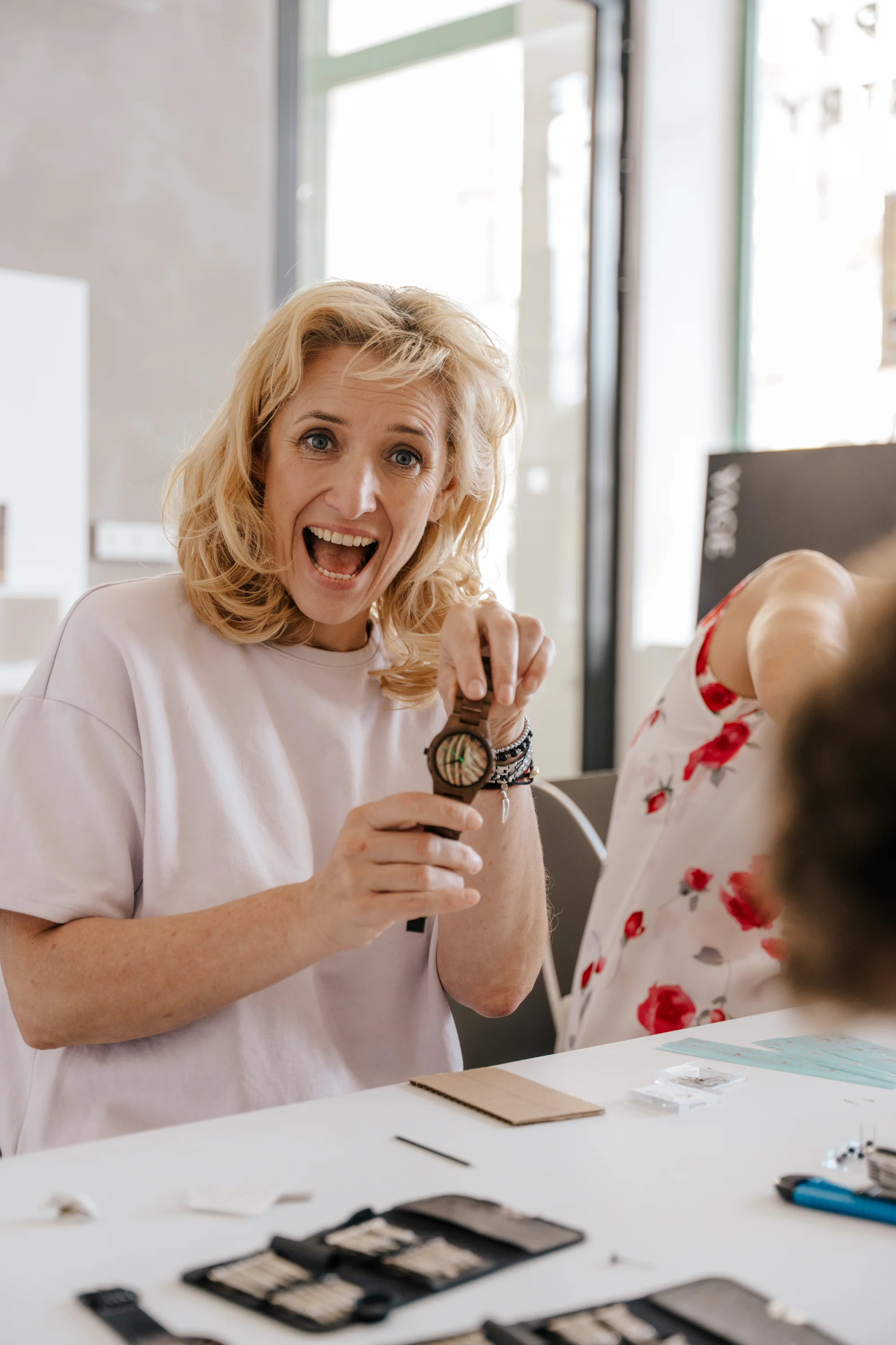 Workshop výroby hodinek TimeWood pro 1 nebo 2 osoby v Praze či Ostravě