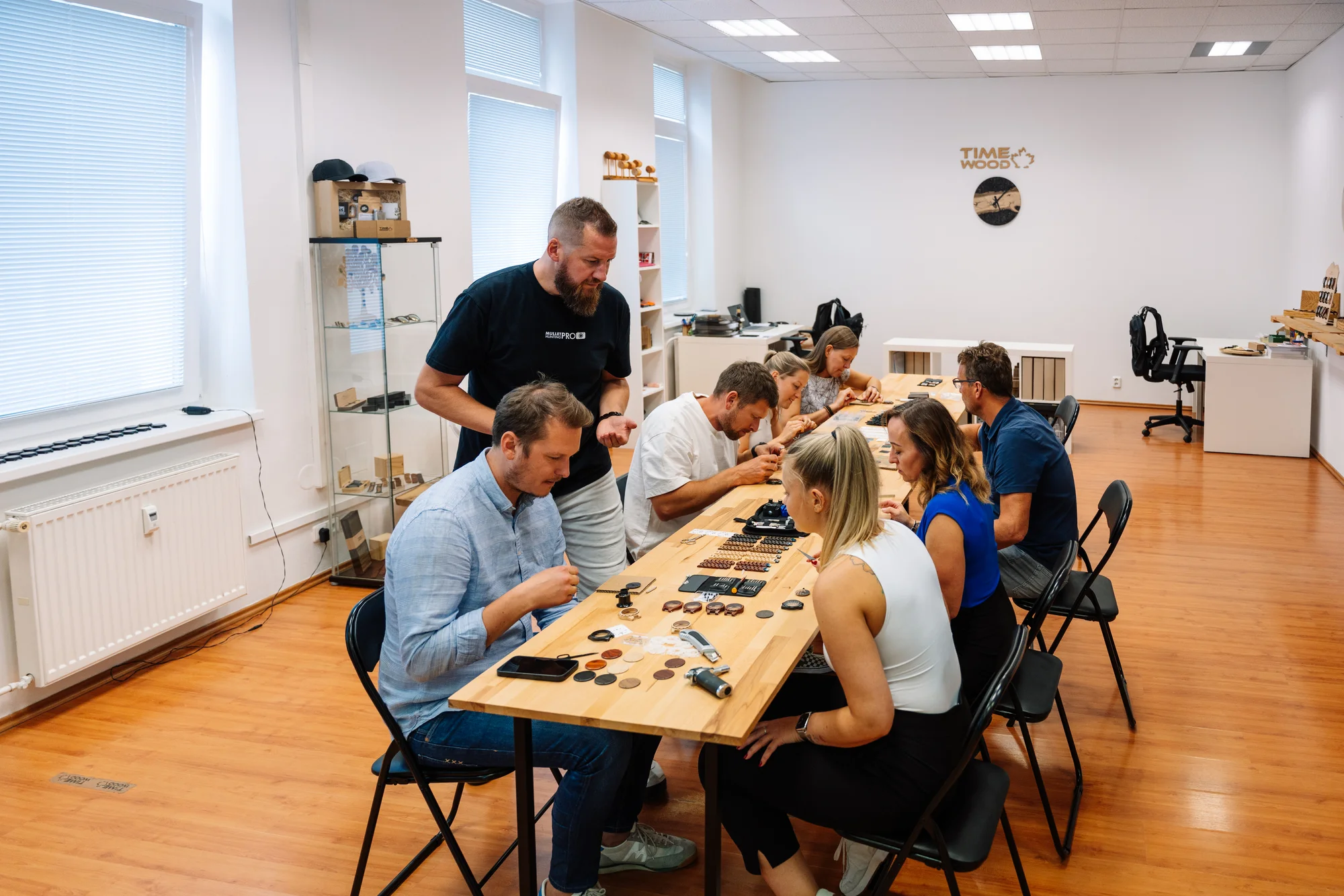 Workshop výroby hodinek TimeWood pro 1 nebo 2 osoby v Praze či Ostravě