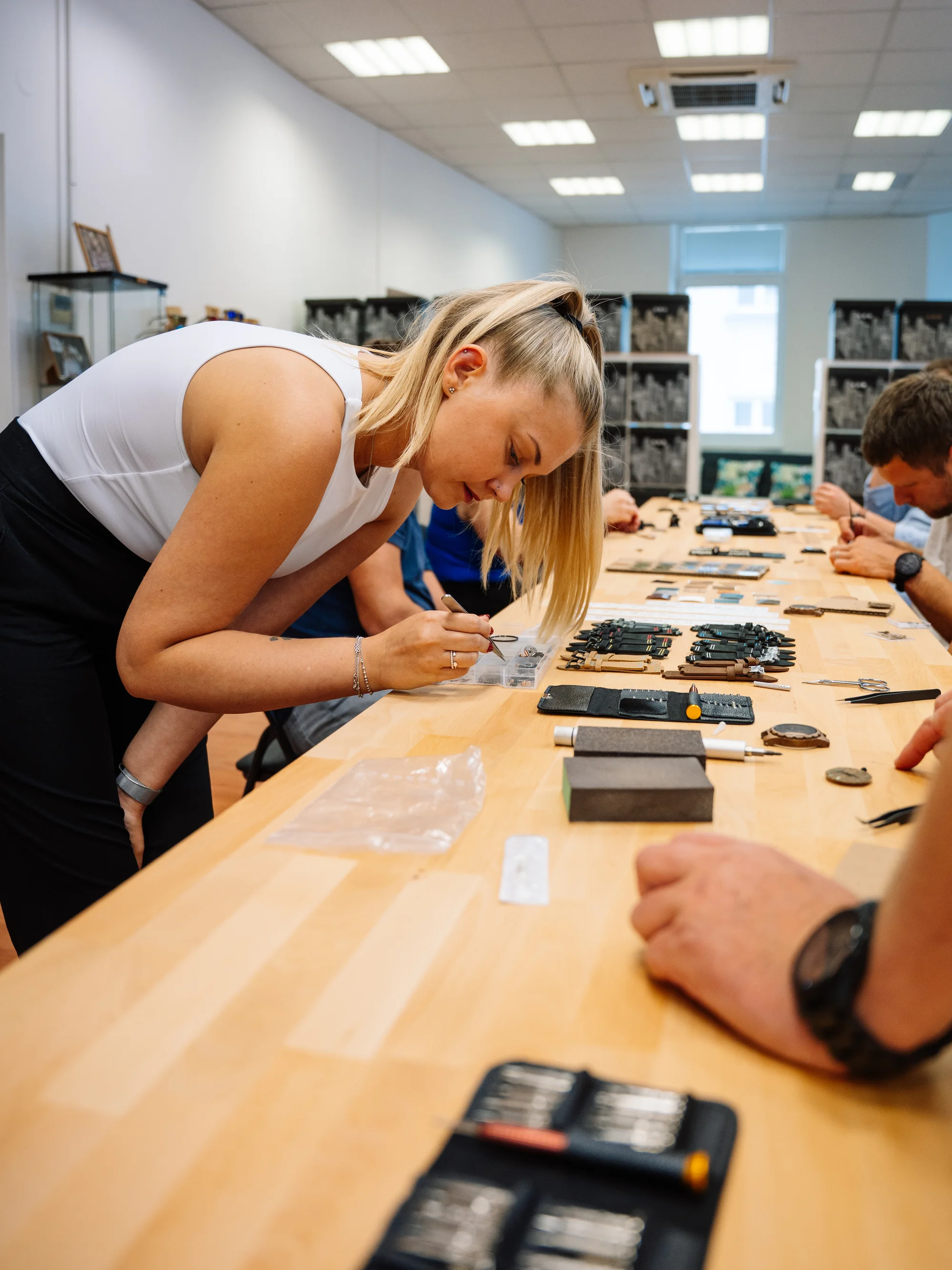 Workshop výroby hodinek TimeWood pro 1 nebo 2 osoby v Praze či Ostravě