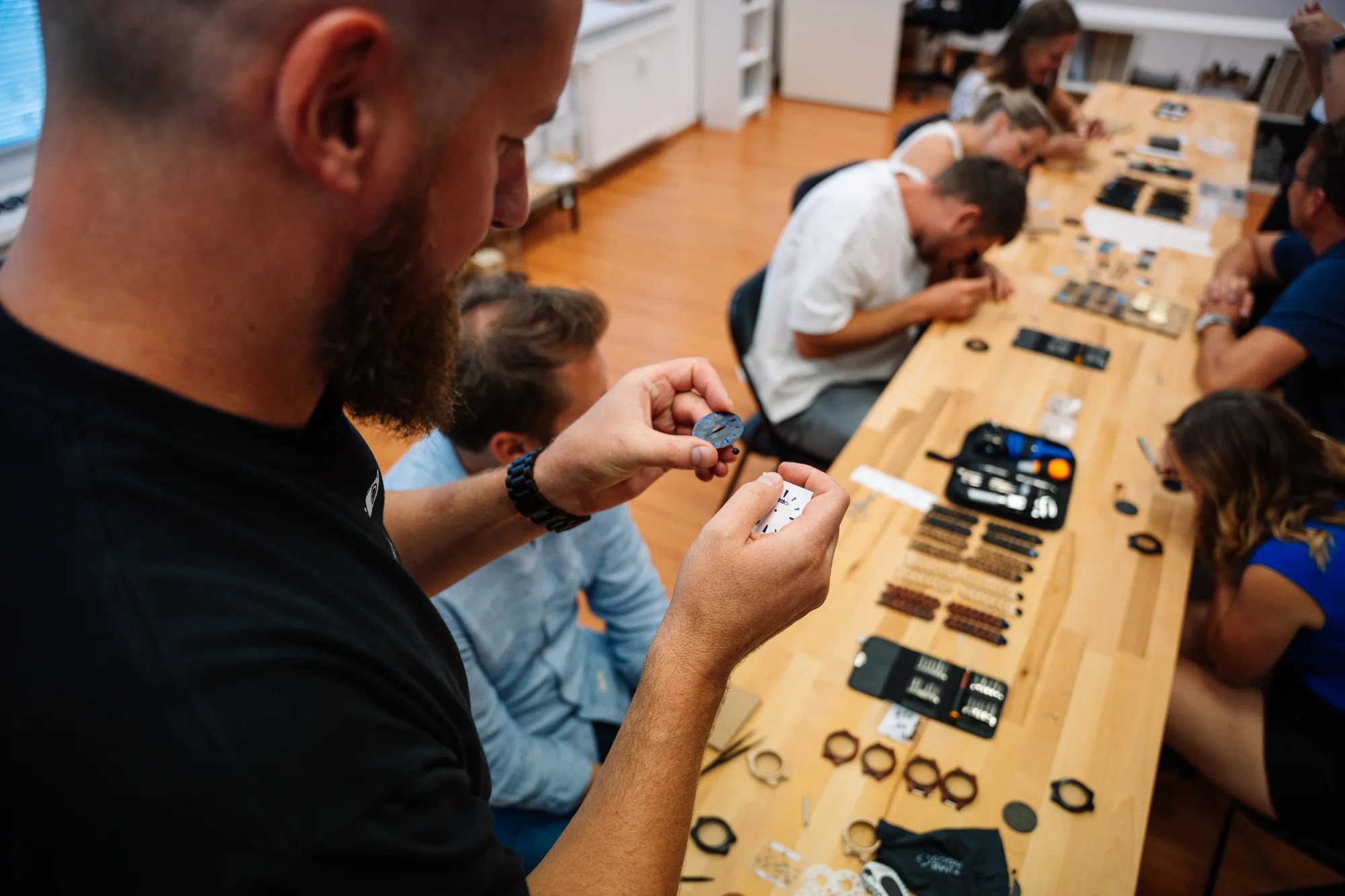 Workshop výroby hodinek TimeWood pro 1 nebo 2 osoby v Praze či Ostravě