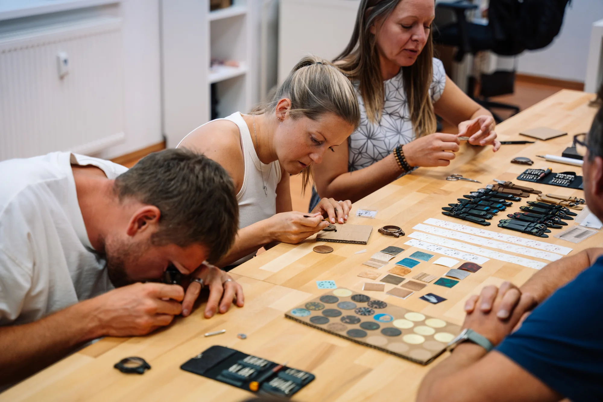 Workshop výroby hodinek TimeWood pro 1 nebo 2 osoby v Praze či Ostravě