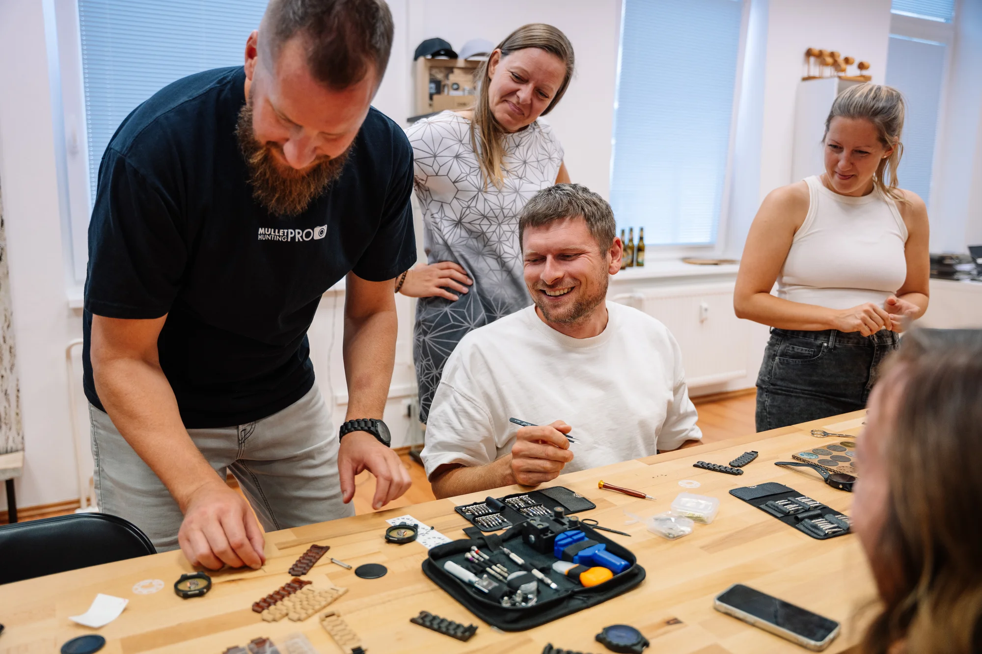 Workshop výroby hodinek TimeWood pro 1 nebo 2 osoby v Praze či Ostravě