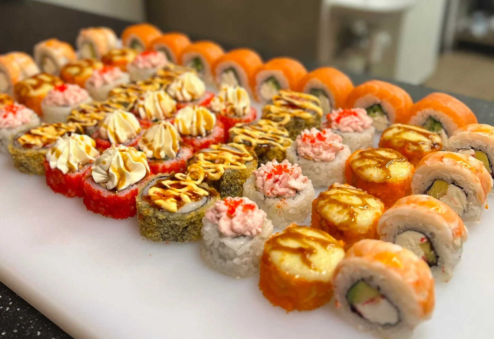 Sushi s sebou: otevřený voucher do bistra v Polabinách na 300, 500 nebo 1000 Kč