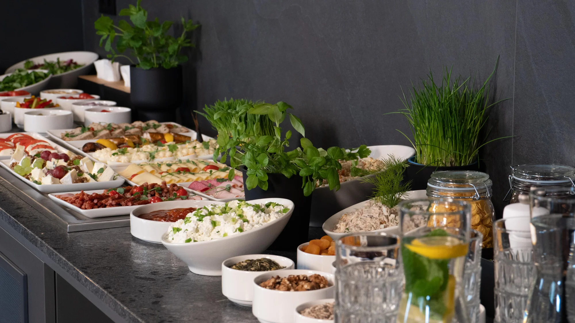 Pobyt v moderním hotelu v Sopotech: snídaně, památky a na pláž 2 km