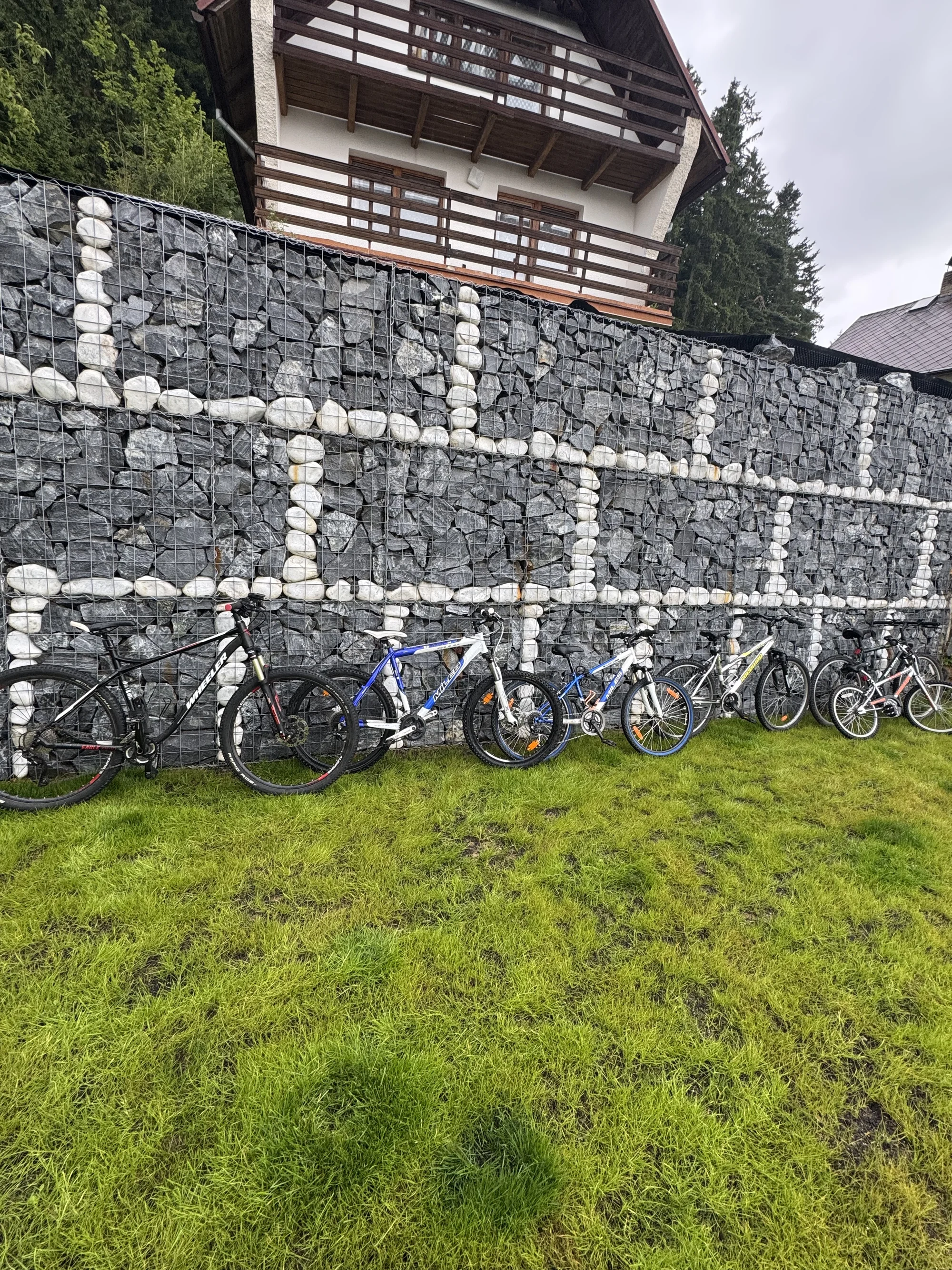 Pobyt u Lipna: chata až pro 6 osob s vlastní venkovní vířivkou, půjčení kol