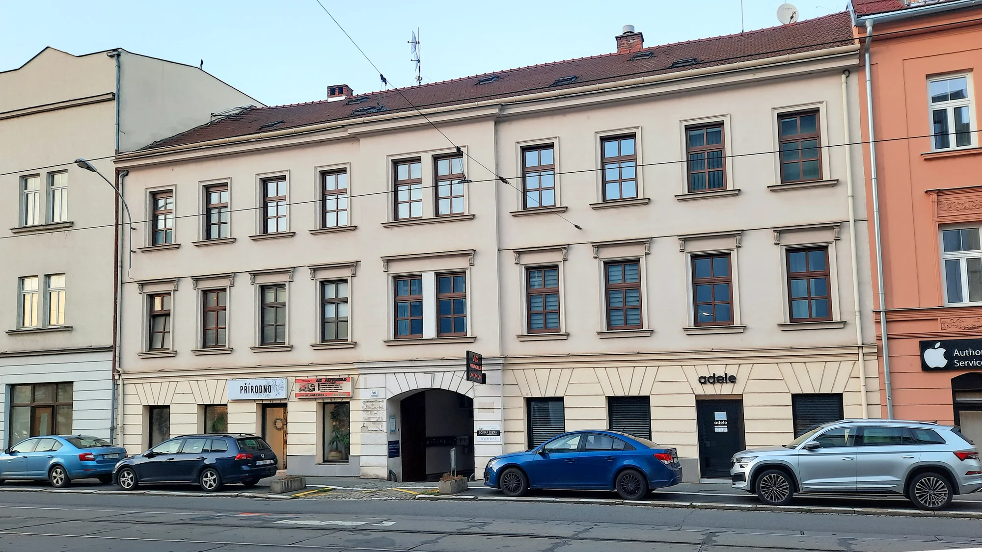 Hodina odpočinku: zeštíhlující anticelulitidní masáž, peeling a ozónový zábal