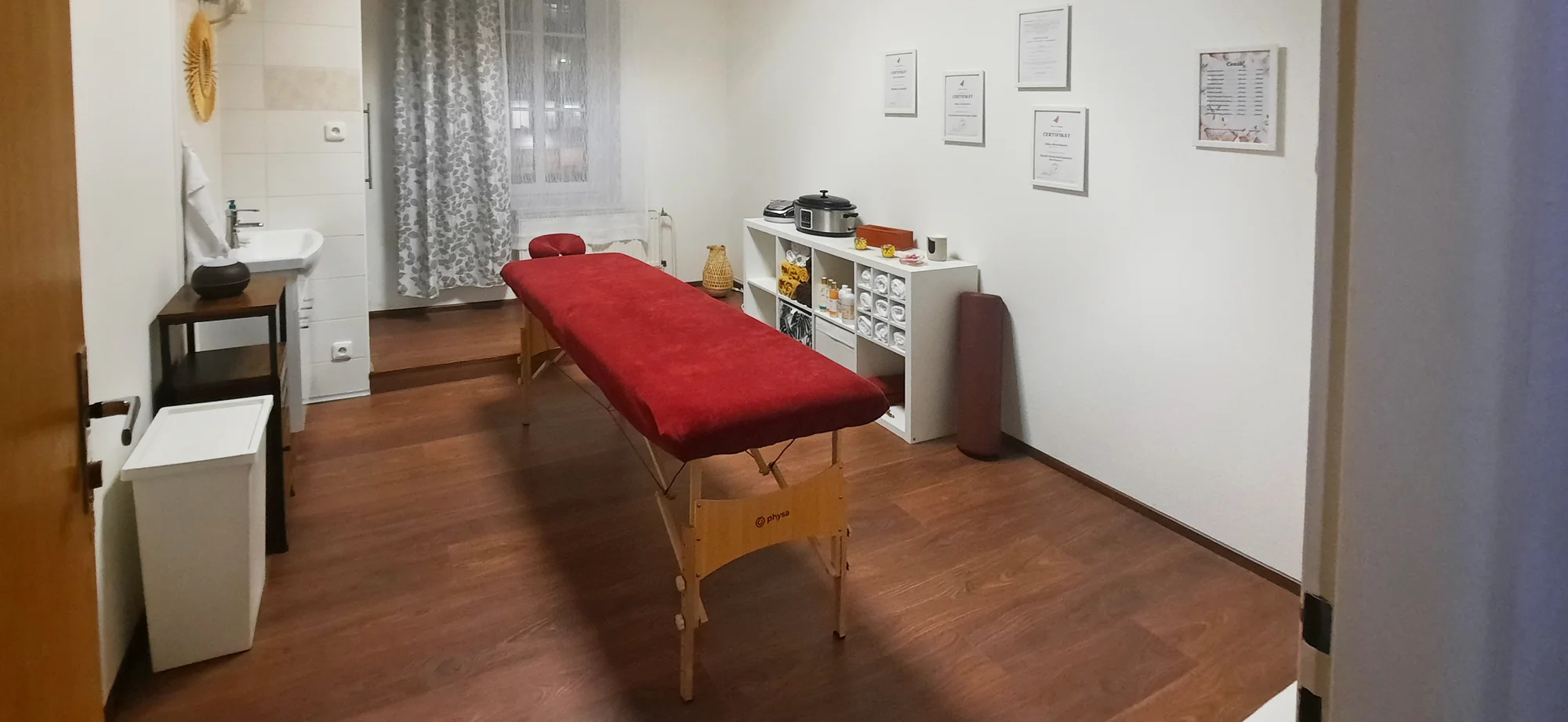 Hodina odpočinku: zeštíhlující anticelulitidní masáž, peeling a ozónový zábal