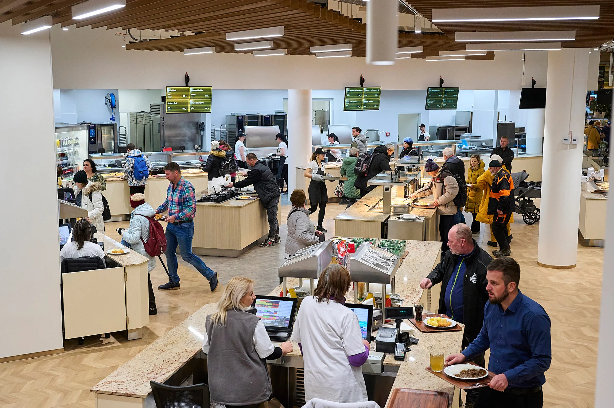 Menu pro jednoho i pro dva: řízek či či smažený sýr s přílohou a nápojem