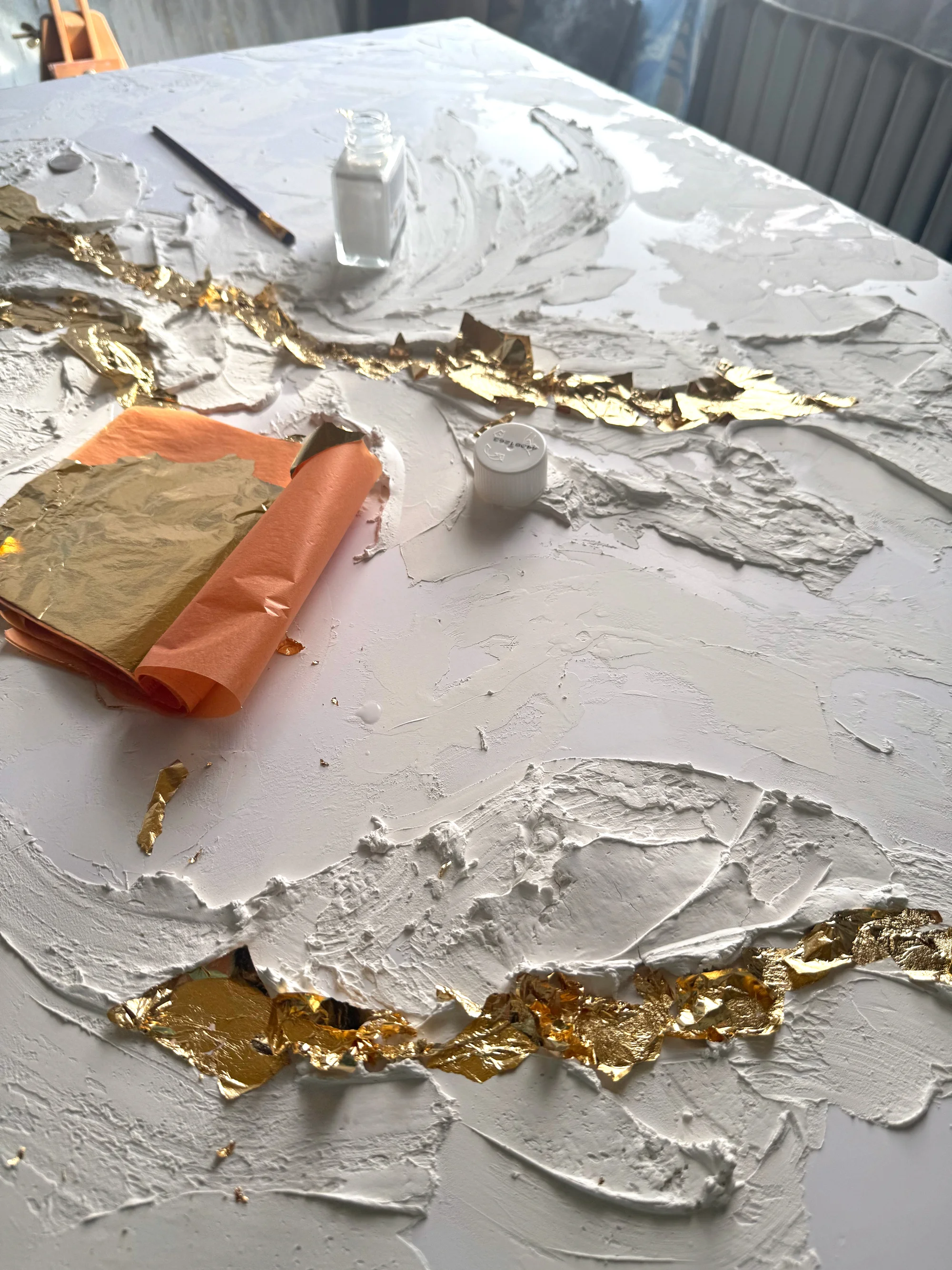 Skupinový kurz výroby strukturovaného obrazu ze stěrky a plátkového zlata