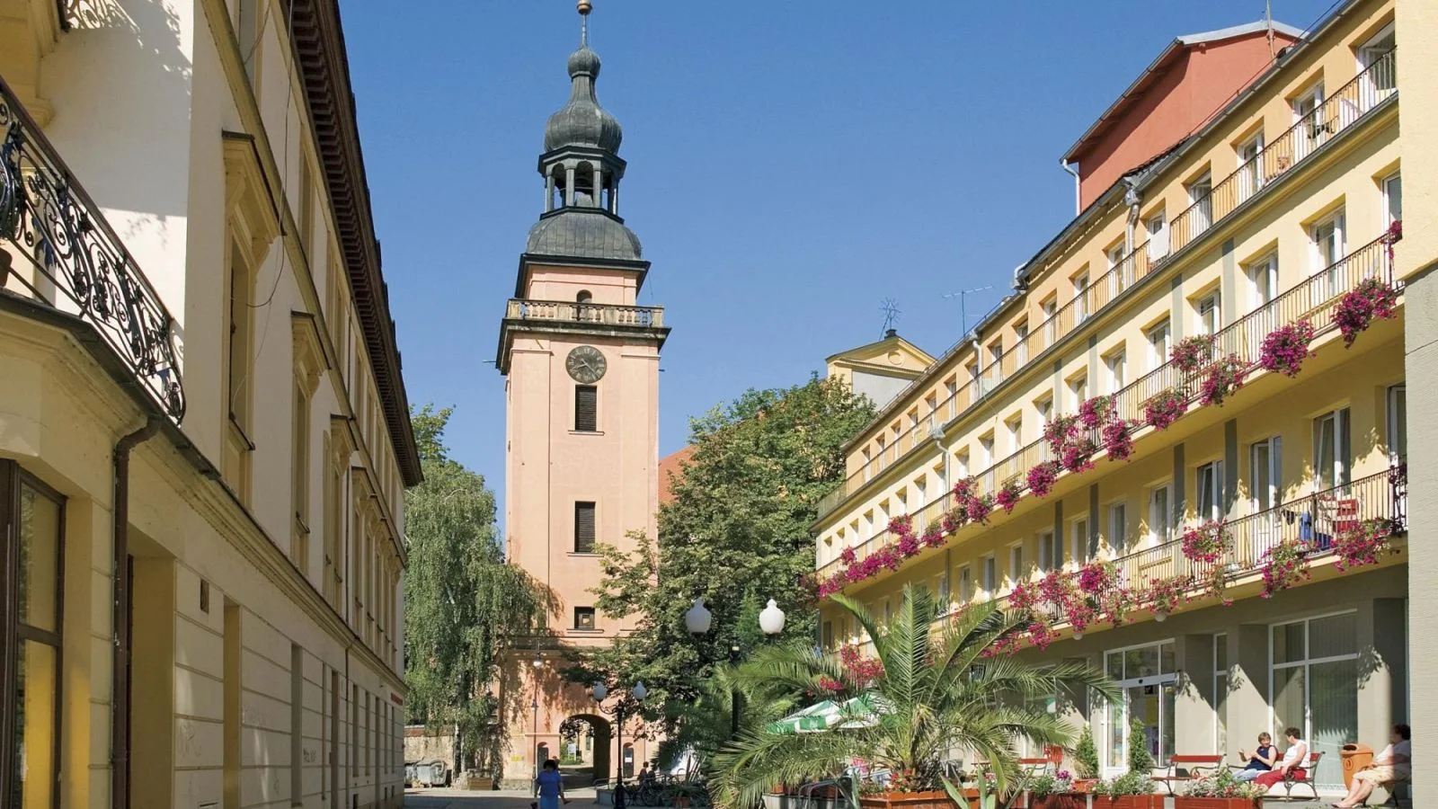 Pobyt v Jelení Hoře přímo v lázeňském parku: snídaně i vstup do wellness