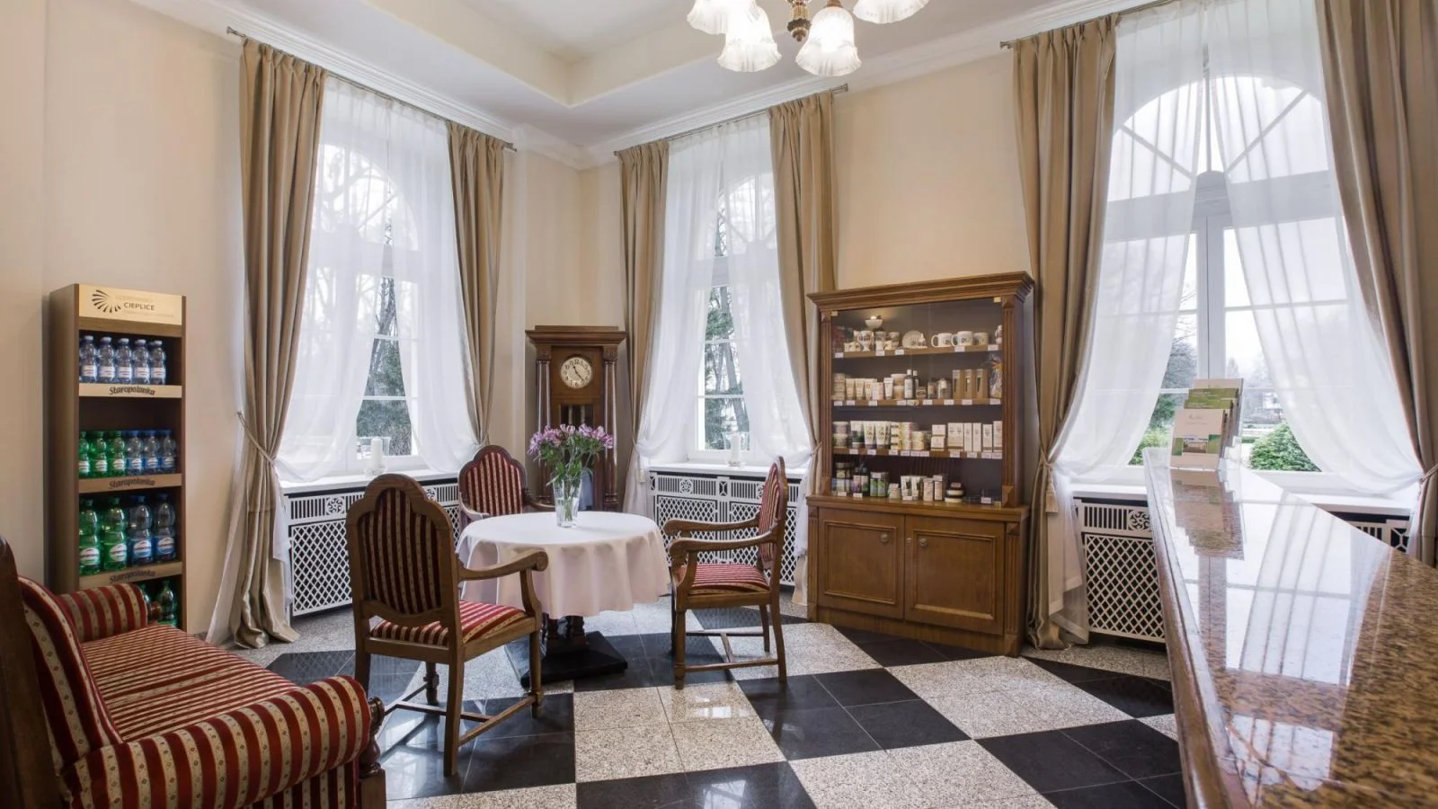 Pobyt v Jelení Hoře přímo v lázeňském parku: snídaně i vstup do wellness