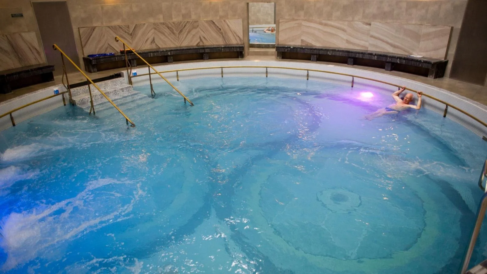 Dovolená v lázeňském městě Jelení Hora: snídaně i vstup do bazénu a sauny