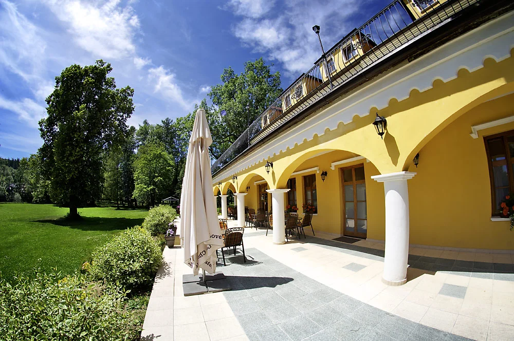 Královský odpočinek pod Tatrami v Kaštielu Lučivná: nádherná příroda, snídaně, možnost wellness