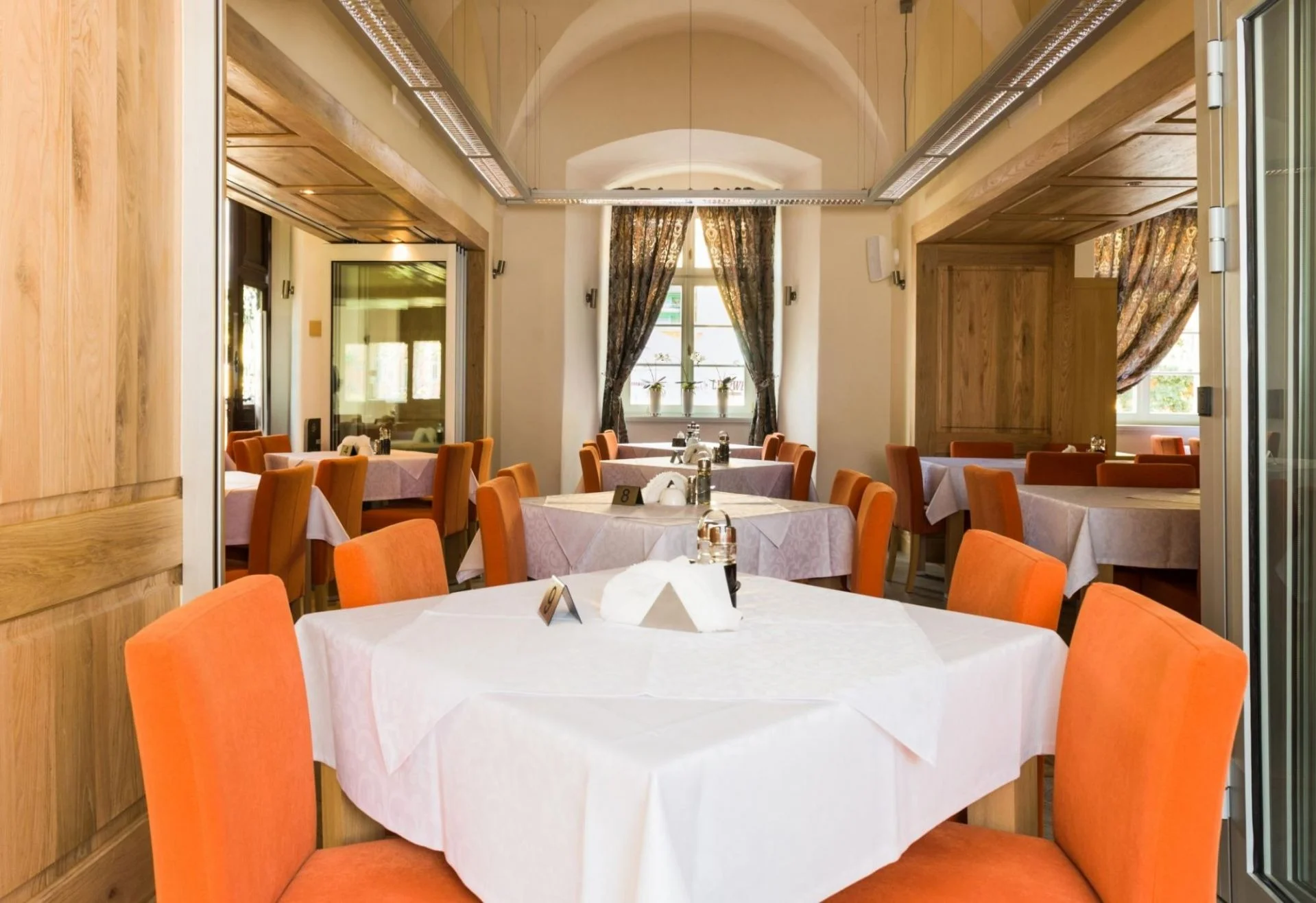 Dovolená v lázeňském městě Jelení Hora: snídaně i vstup do bazénu a sauny