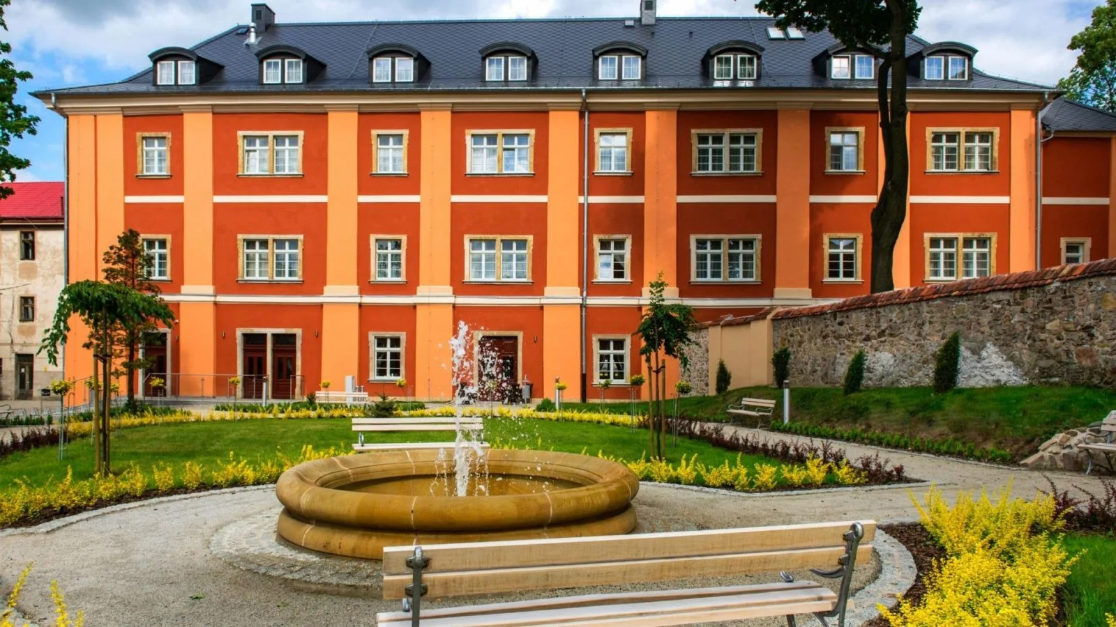 Dovolená v lázeňském městě Jelení Hora: snídaně i vstup do bazénu a sauny