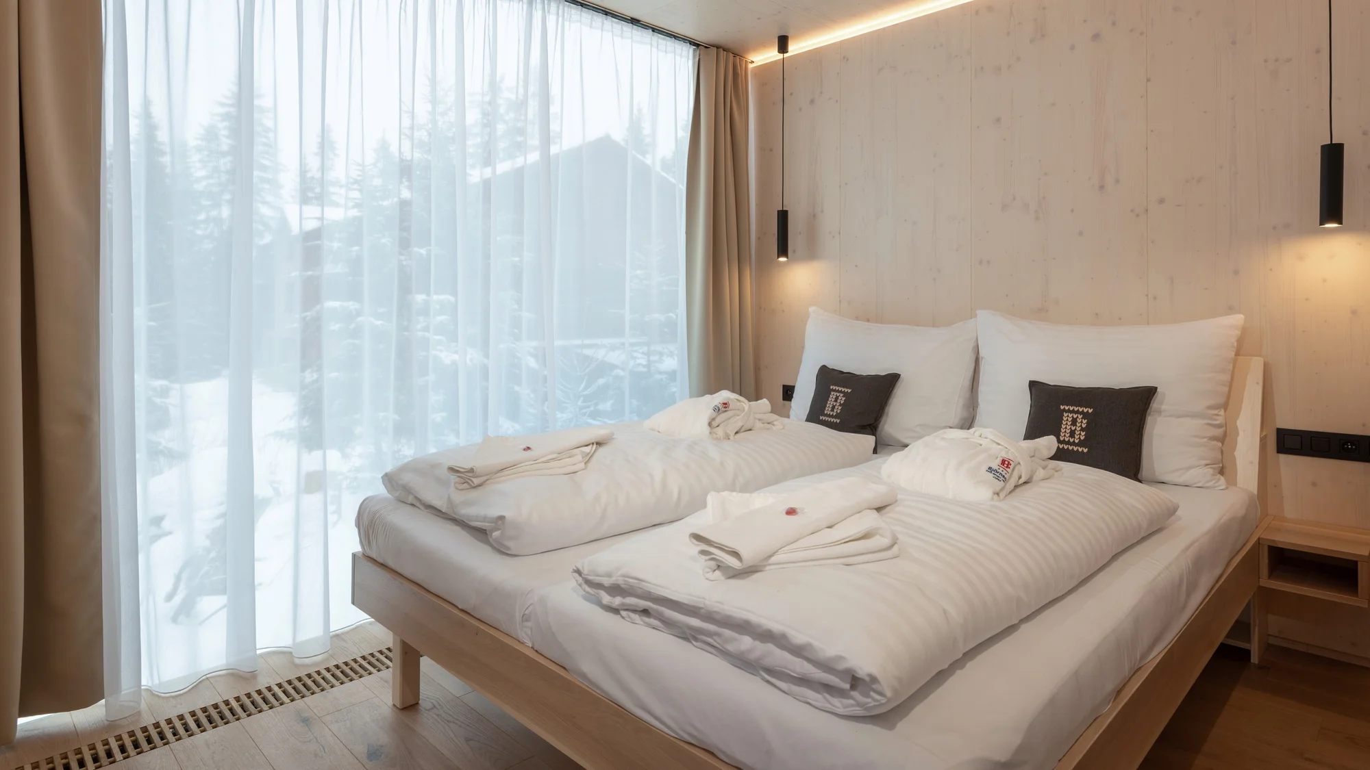 Dovolená v unikátních Björnson Tree Houses s novým venkovním wellness, 2 děti do 9,9 let zdarma