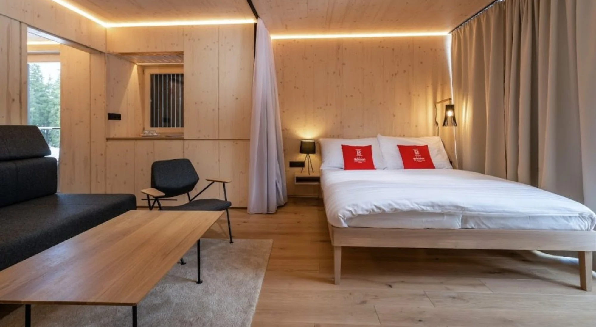 Dovolená v unikátních Björnson Tree Houses s novým venkovním wellness, 2 děti do 9,9 let zdarma