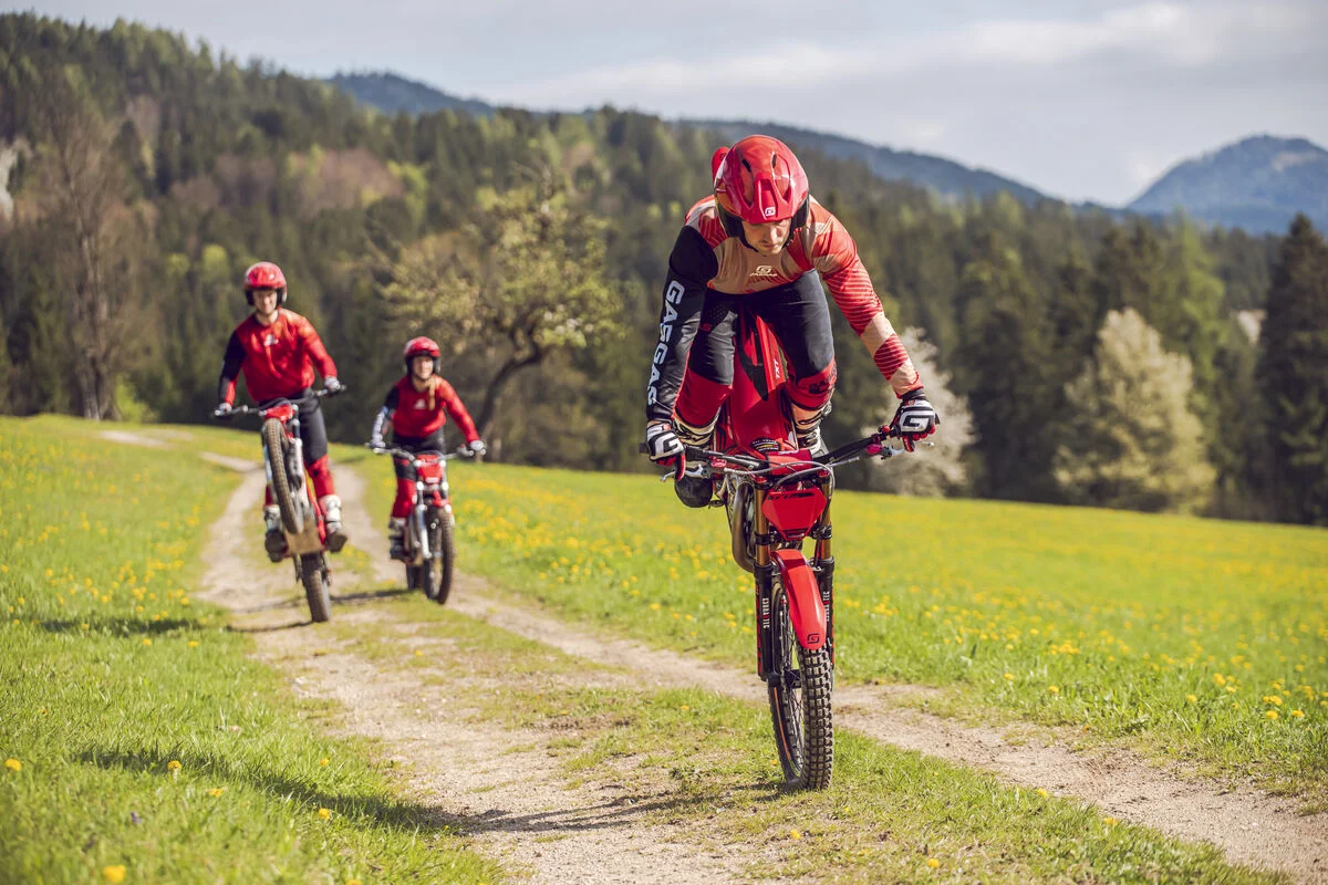 Motorkářské kurzy dle výběru: technika jízdy v náročném terénu, zdolávání překážek i mentální příprava