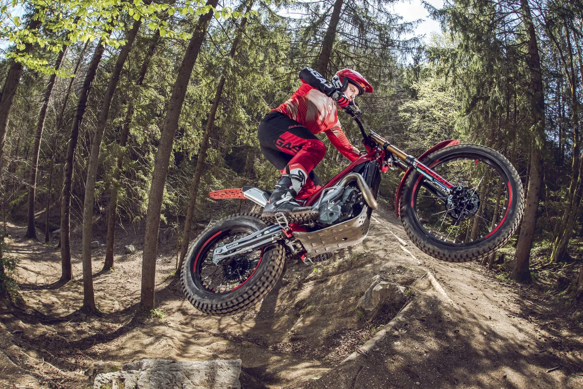 Motorkářské kurzy dle výběru: technika jízdy v náročném terénu, zdolávání překážek i mentální příprava