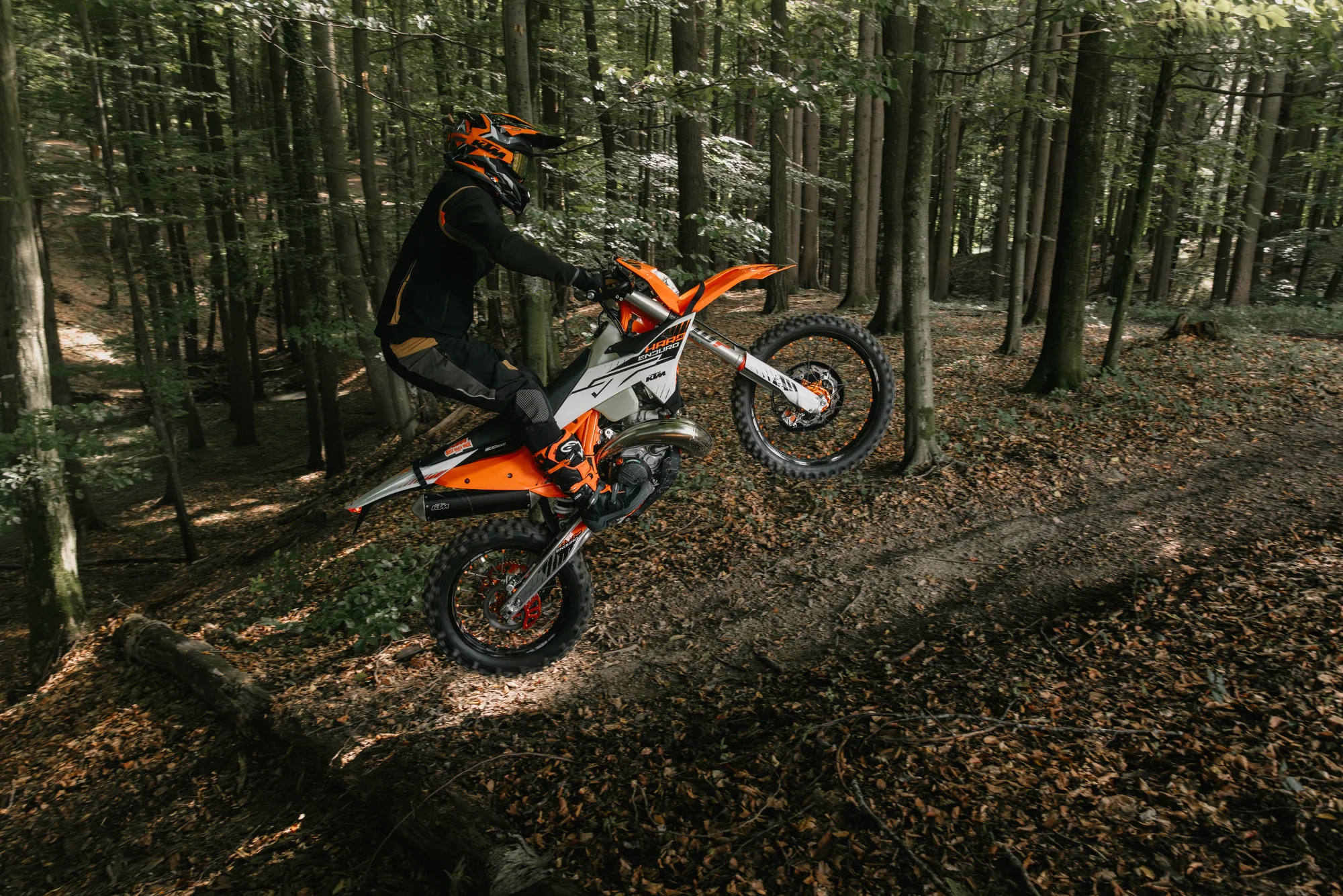 Motorkářské kurzy dle výběru: technika jízdy v náročném terénu, zdolávání překážek i mentální příprava