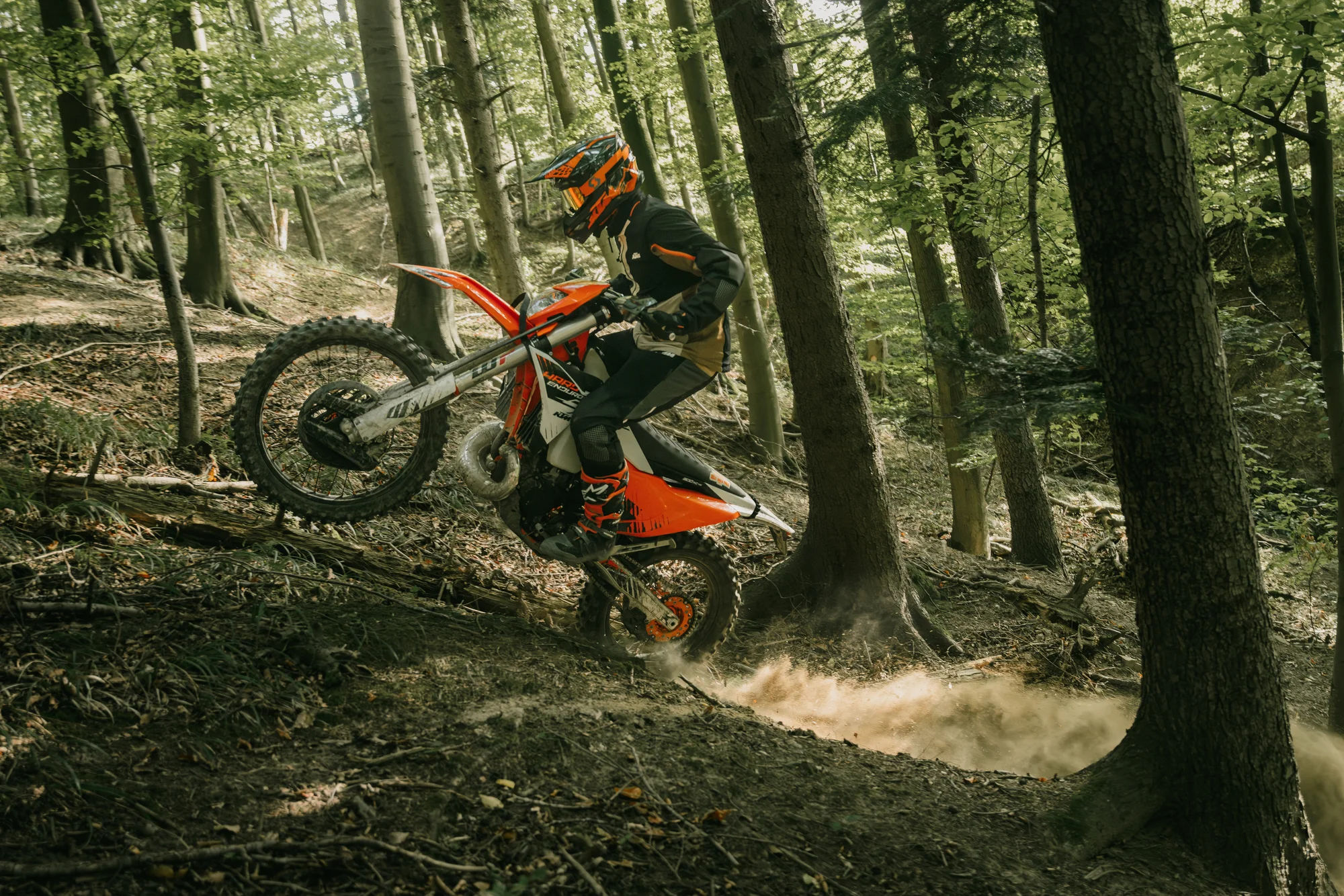 Motorkářské kurzy dle výběru: technika jízdy v náročném terénu, zdolávání překážek i mentální příprava