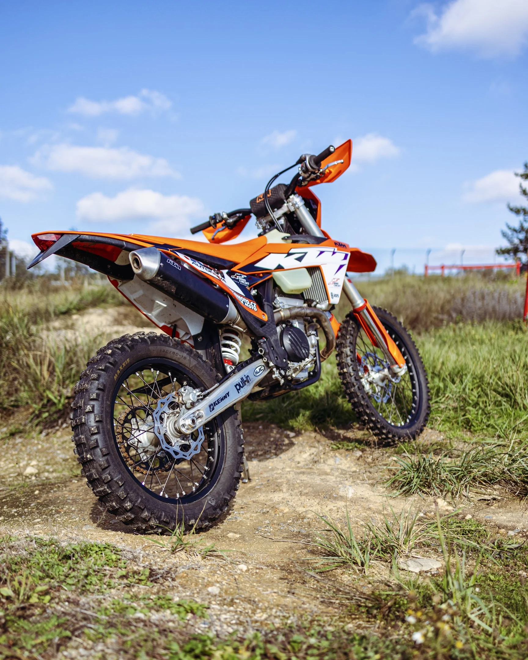 Motorkářské kurzy dle výběru: technika jízdy v náročném terénu, zdolávání překážek i mentální příprava