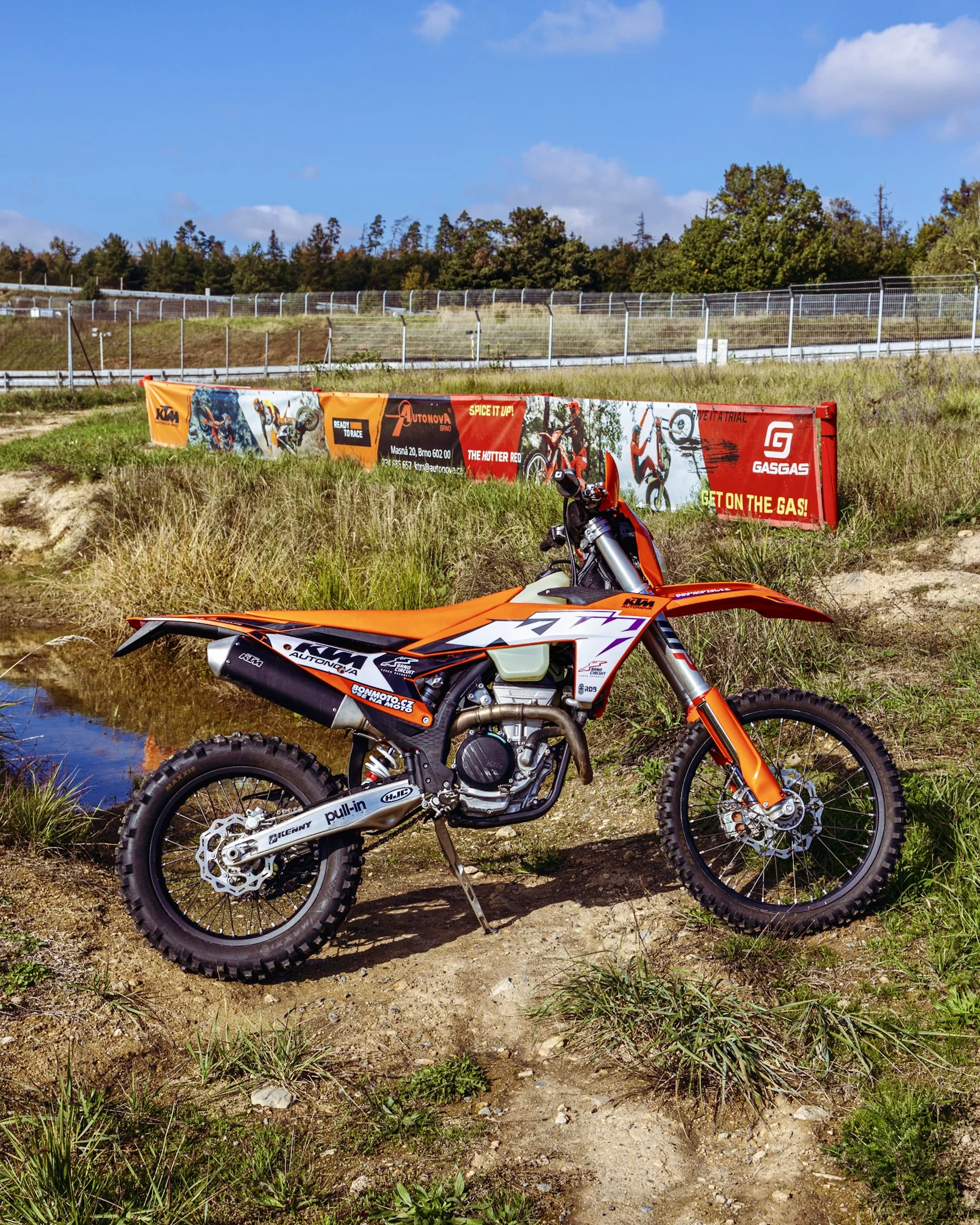 Motorkářské kurzy dle výběru: technika jízdy v náročném terénu, zdolávání překážek i mentální příprava