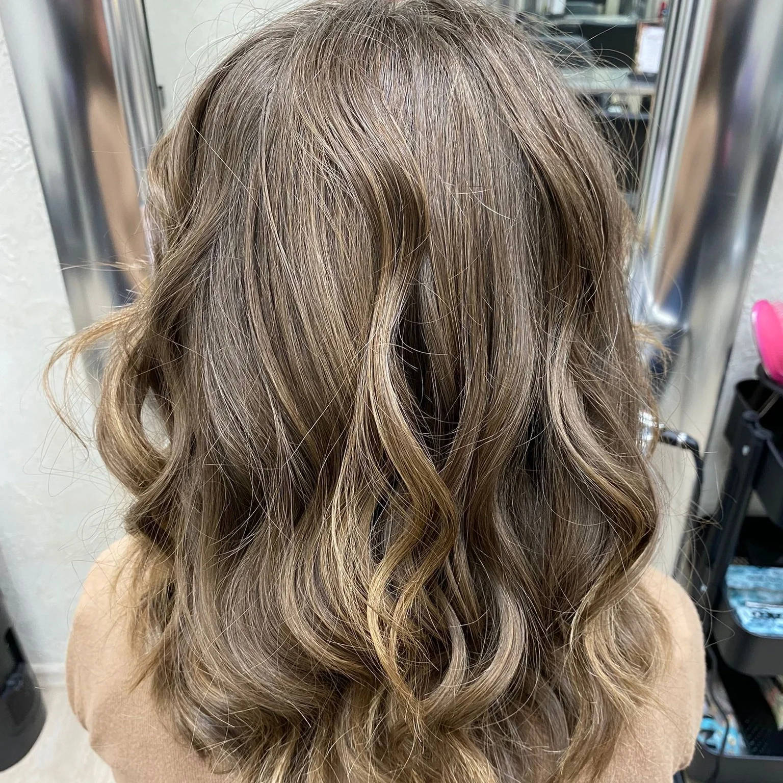 Péče v kadeřnickém salonu: střih pro dámy a děti, zapletení boxerských copánků i čištění či melír vlasů