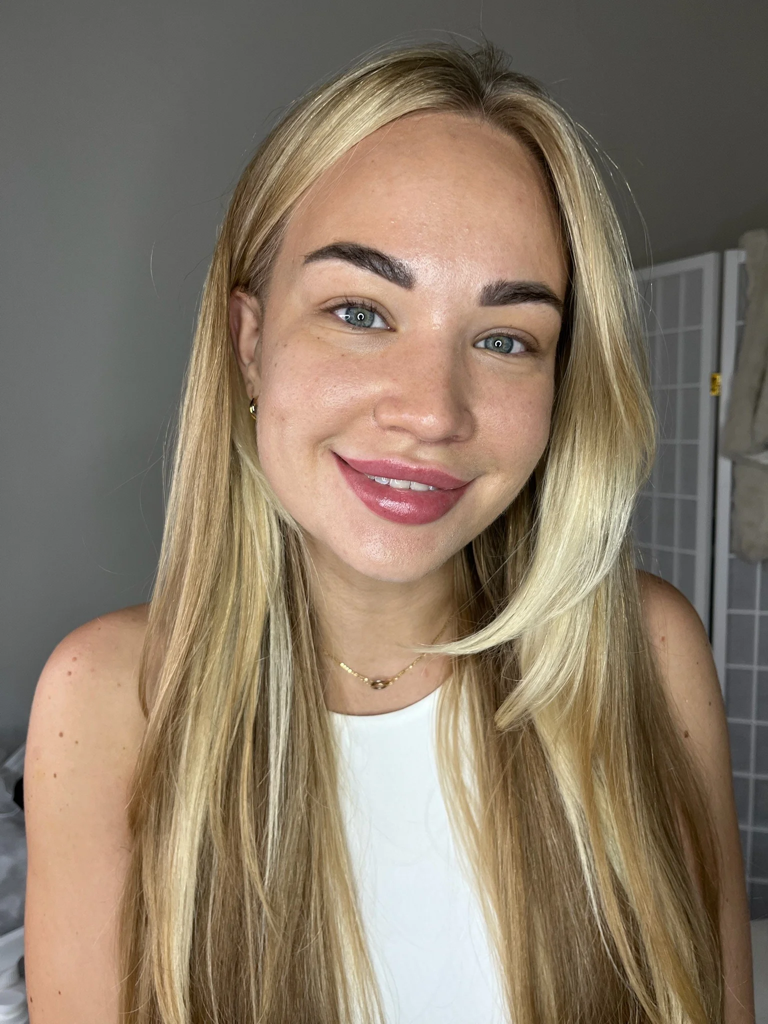 Perfektně upravená i bez líčidel: permanentní make-up obočí, očních linek či rtů, 60 minut