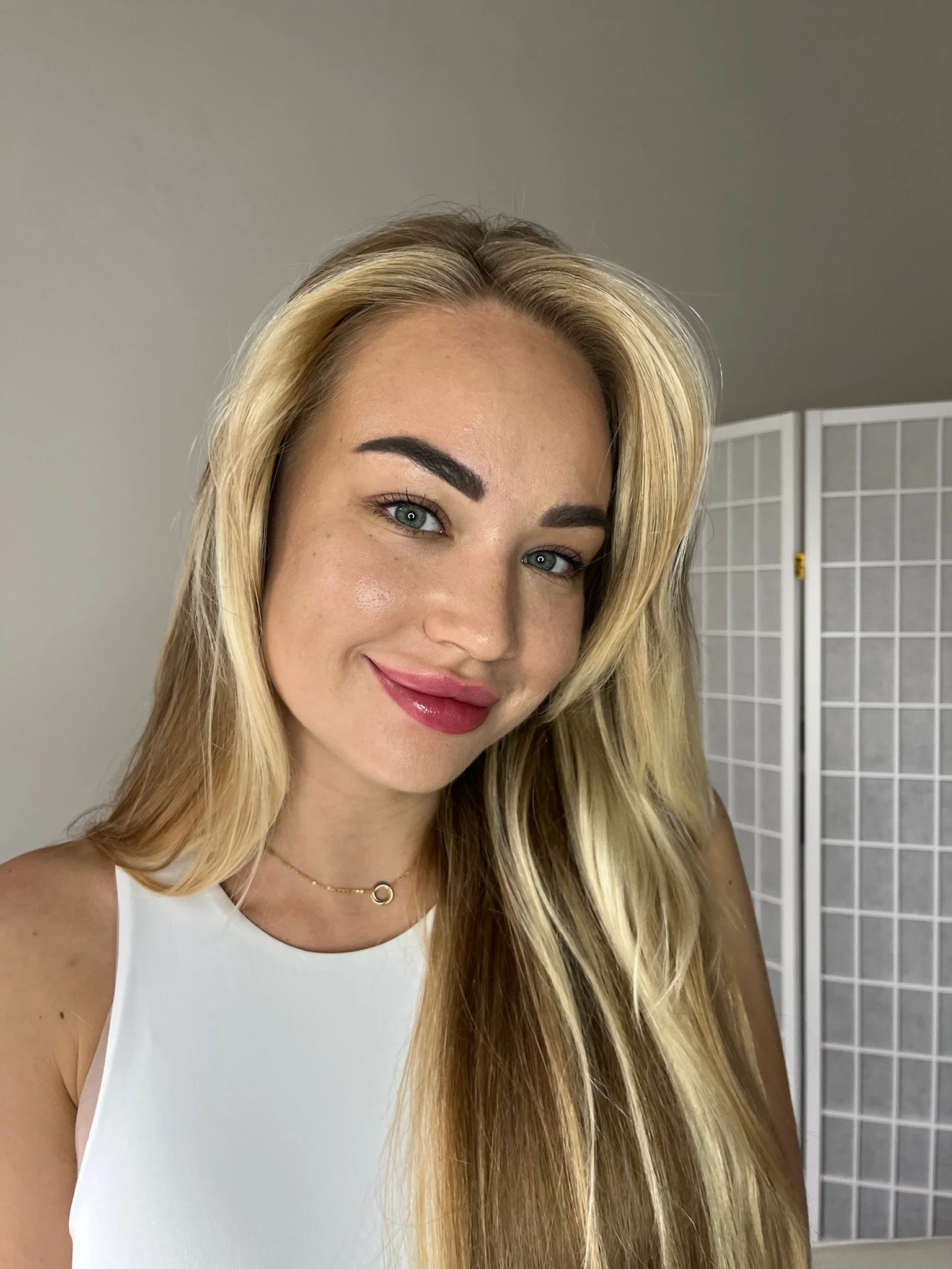 Perfektně upravená i bez líčidel: permanentní make-up obočí, očních linek či rtů, 60 minut