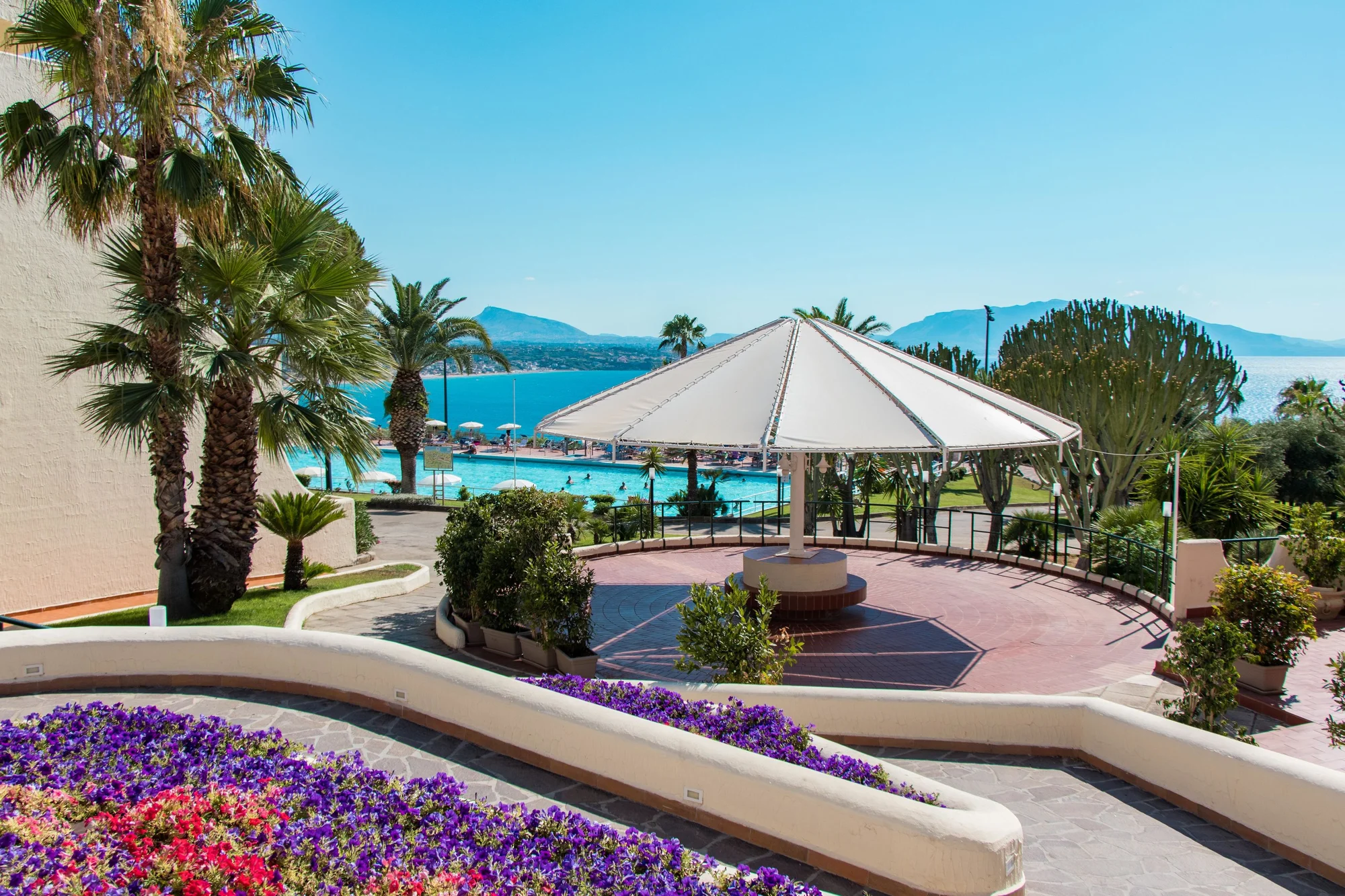 Sicílie: 4* hotel s vodním parkem, strava dle výběru od snídaní po all inclusive