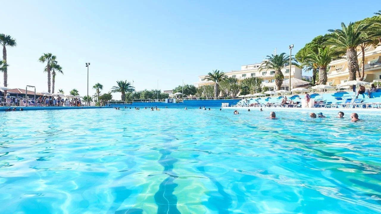 Sicílie: 4* hotel s vodním parkem, strava dle výběru od snídaní po all inclusive