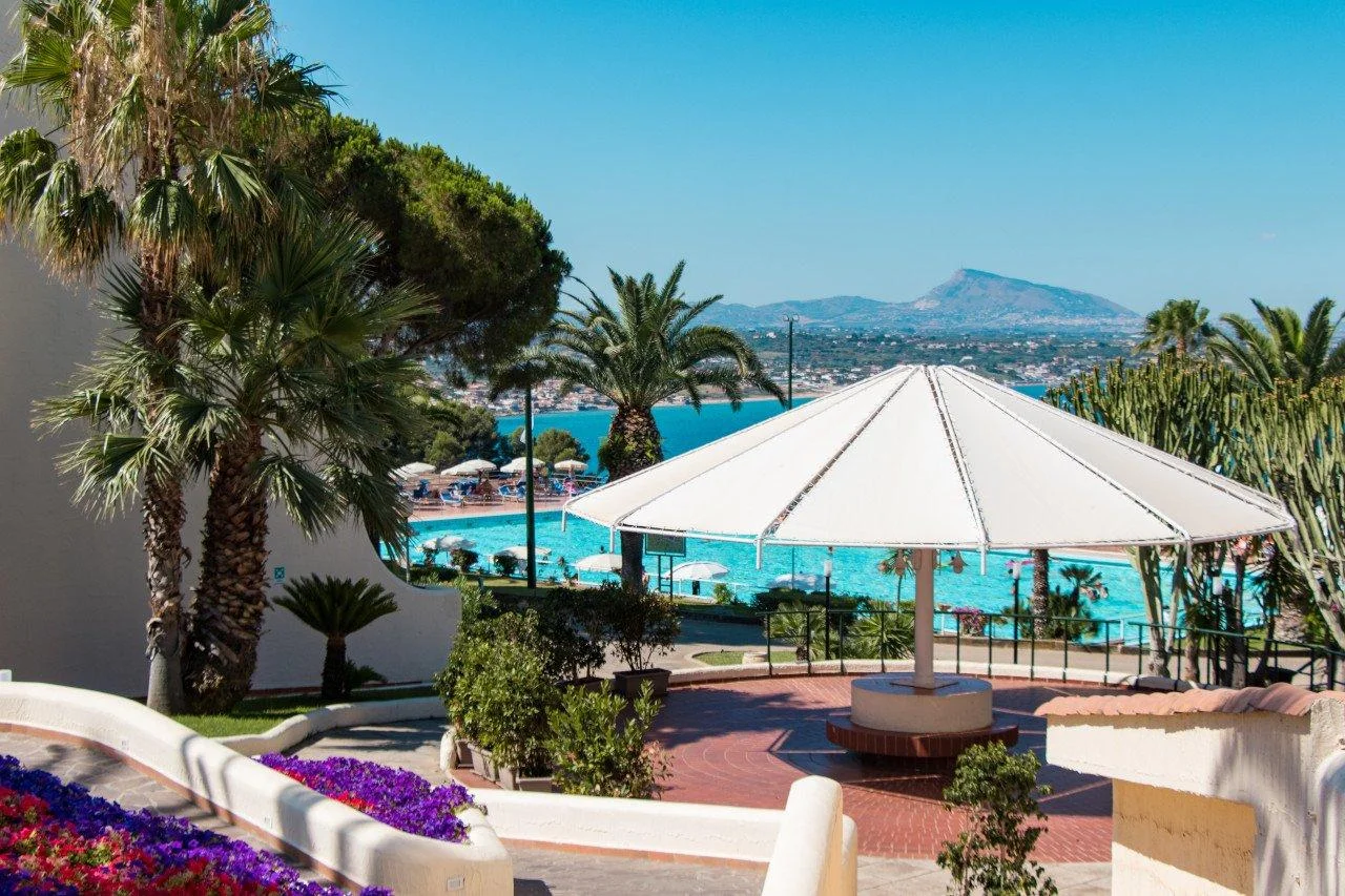 Sicílie: 4* hotel s vodním parkem, strava dle výběru od snídaní po all inclusive