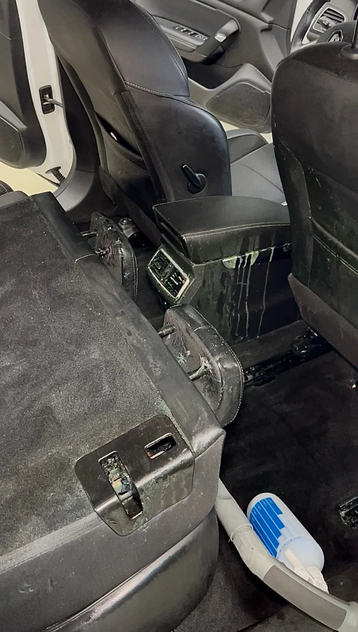 Péče o váš vůz: čištění klimatizace, interiéru, renovace světlometů i strojní leštění