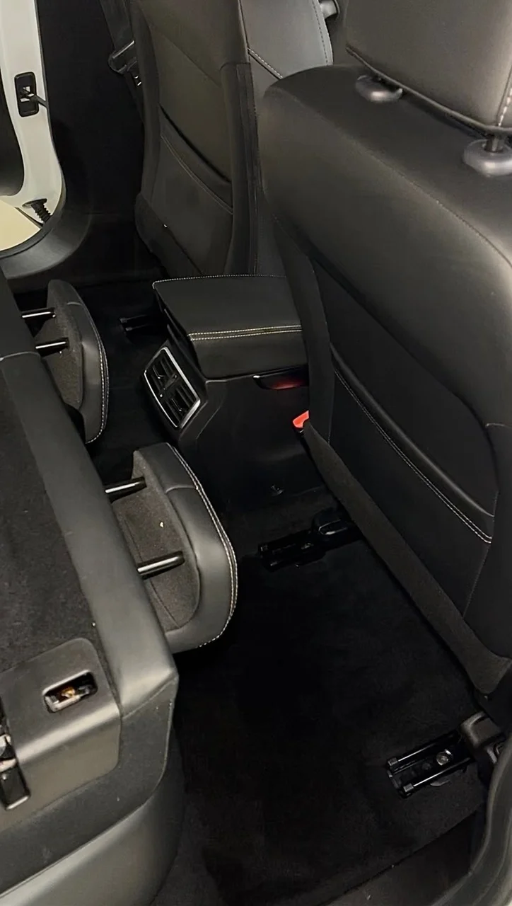 Péče o váš vůz: čištění klimatizace, interiéru, renovace světlometů i strojní leštění