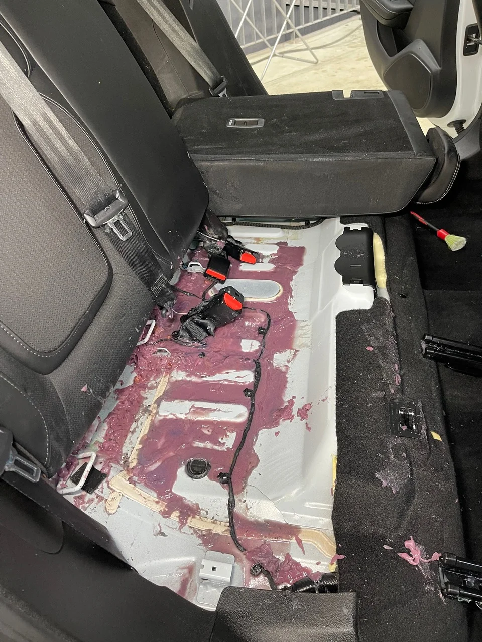 Péče o váš vůz: čištění klimatizace, interiéru, renovace světlometů i strojní leštění